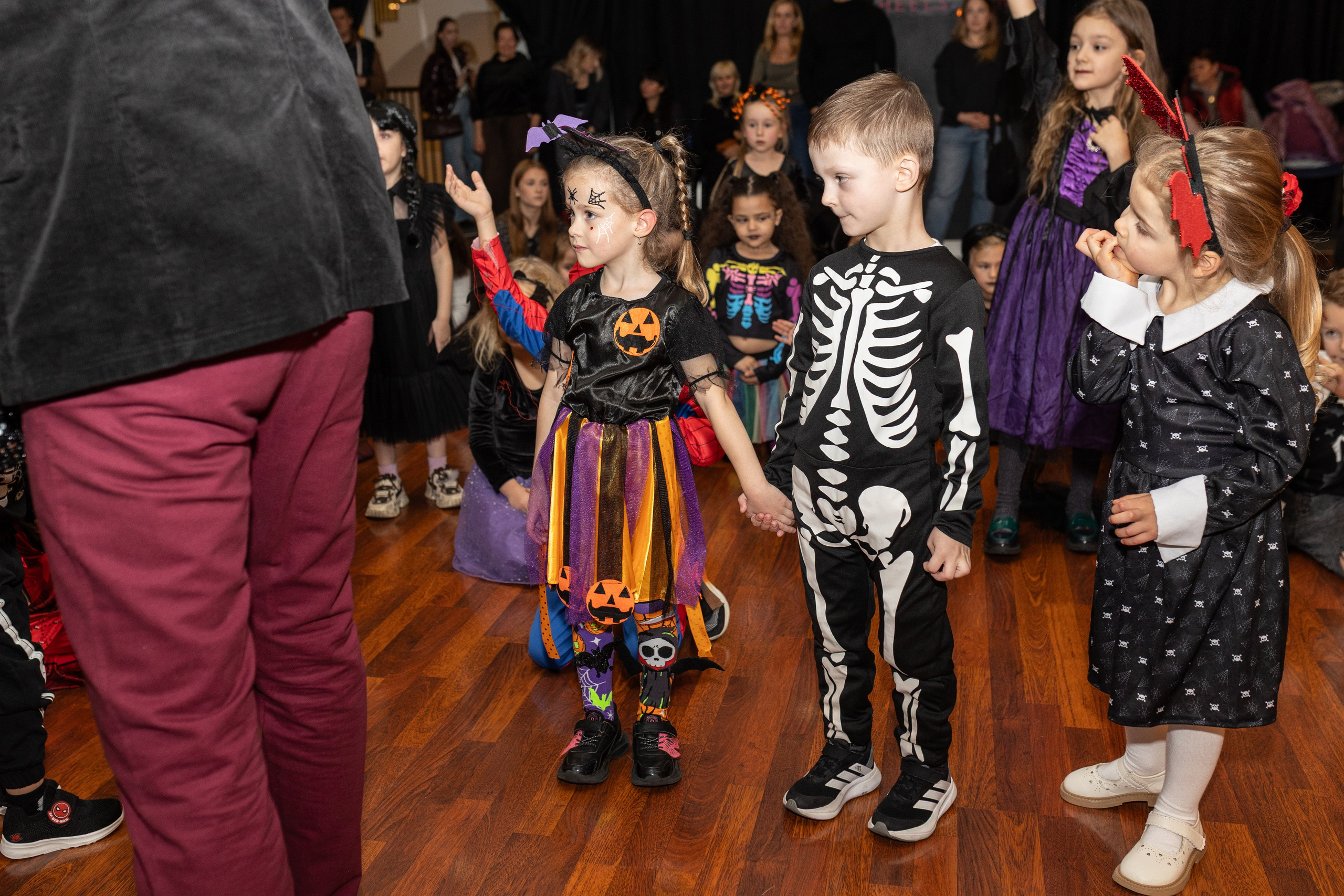 Leo dance studio Helloween 2025. Семейный и детский фотограф в Варшаве Мила Бобровская