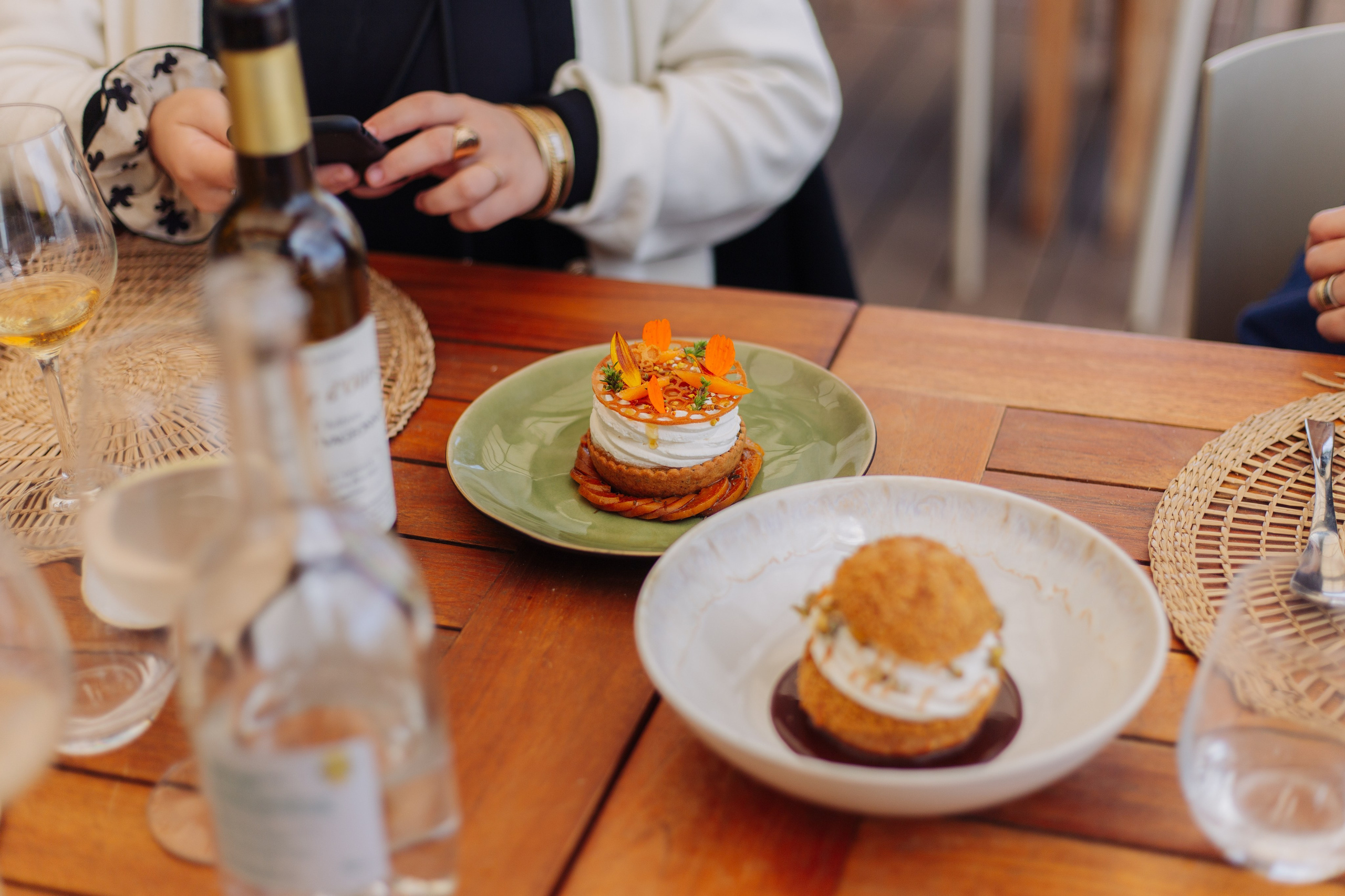 Photographe professionnelle à Poitiers, Tours et Châtellerault | Studio photo entre Poitiers et Tours – portraits, familles, entreprises, ma