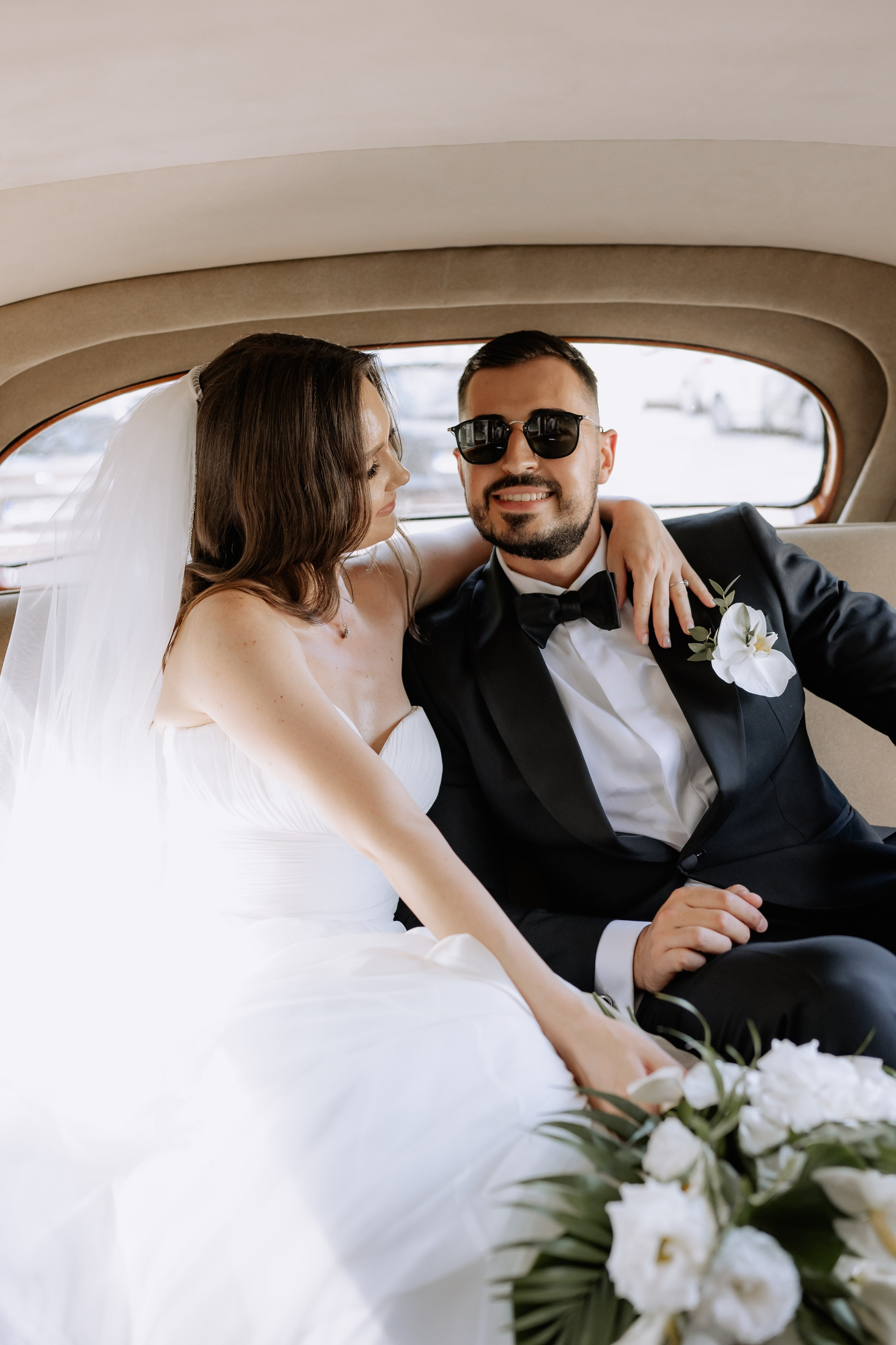 Cununie civila in aer liber , artificii de zi colorate , decor nunta , nunta la Hotel Traian. Proud Vision Weddings | Wedding Photography & Film — Servicii profesionale Foto Video Nunta Iasi