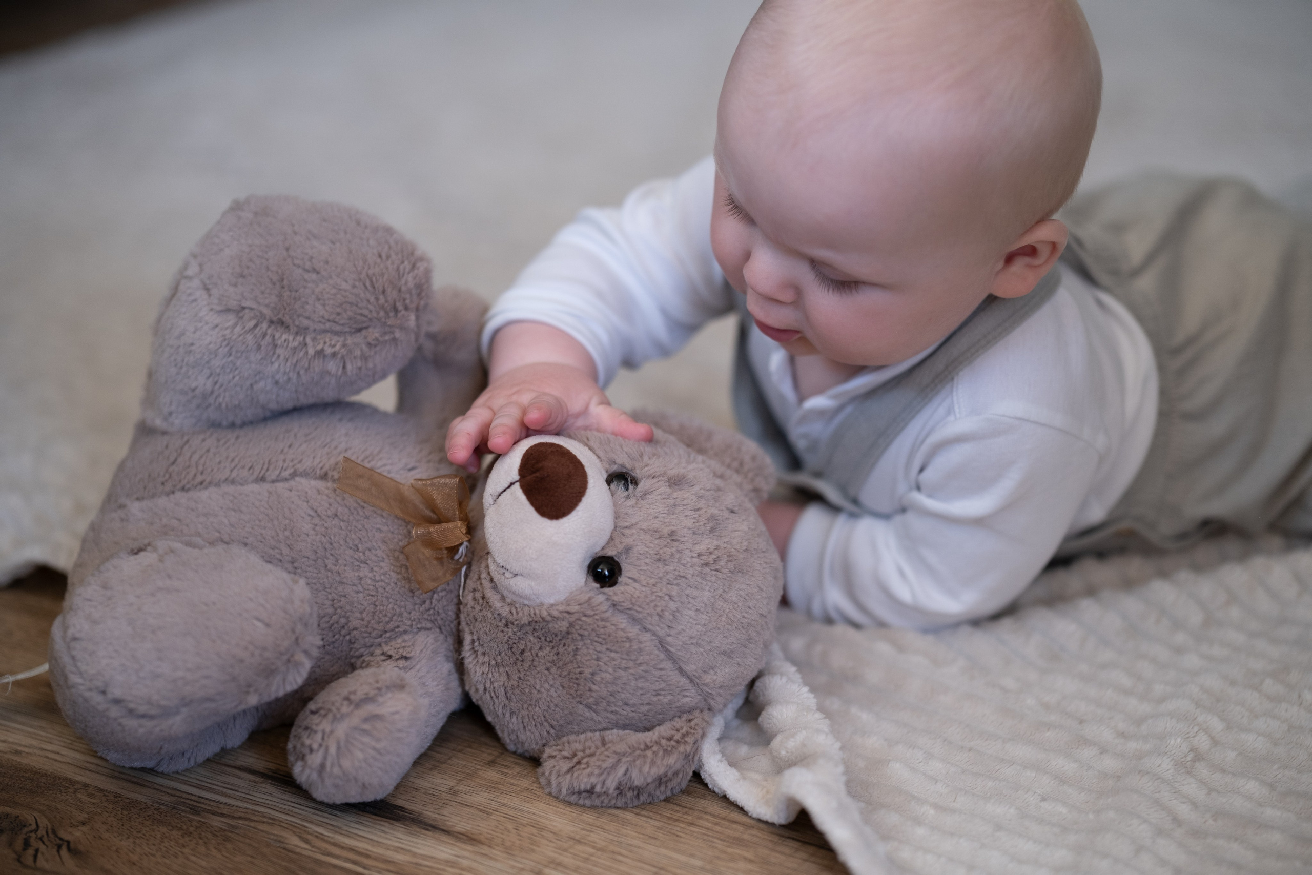 Sußer Junge. Newborn Baby Fotografie Flensburg Babyfotoshooting