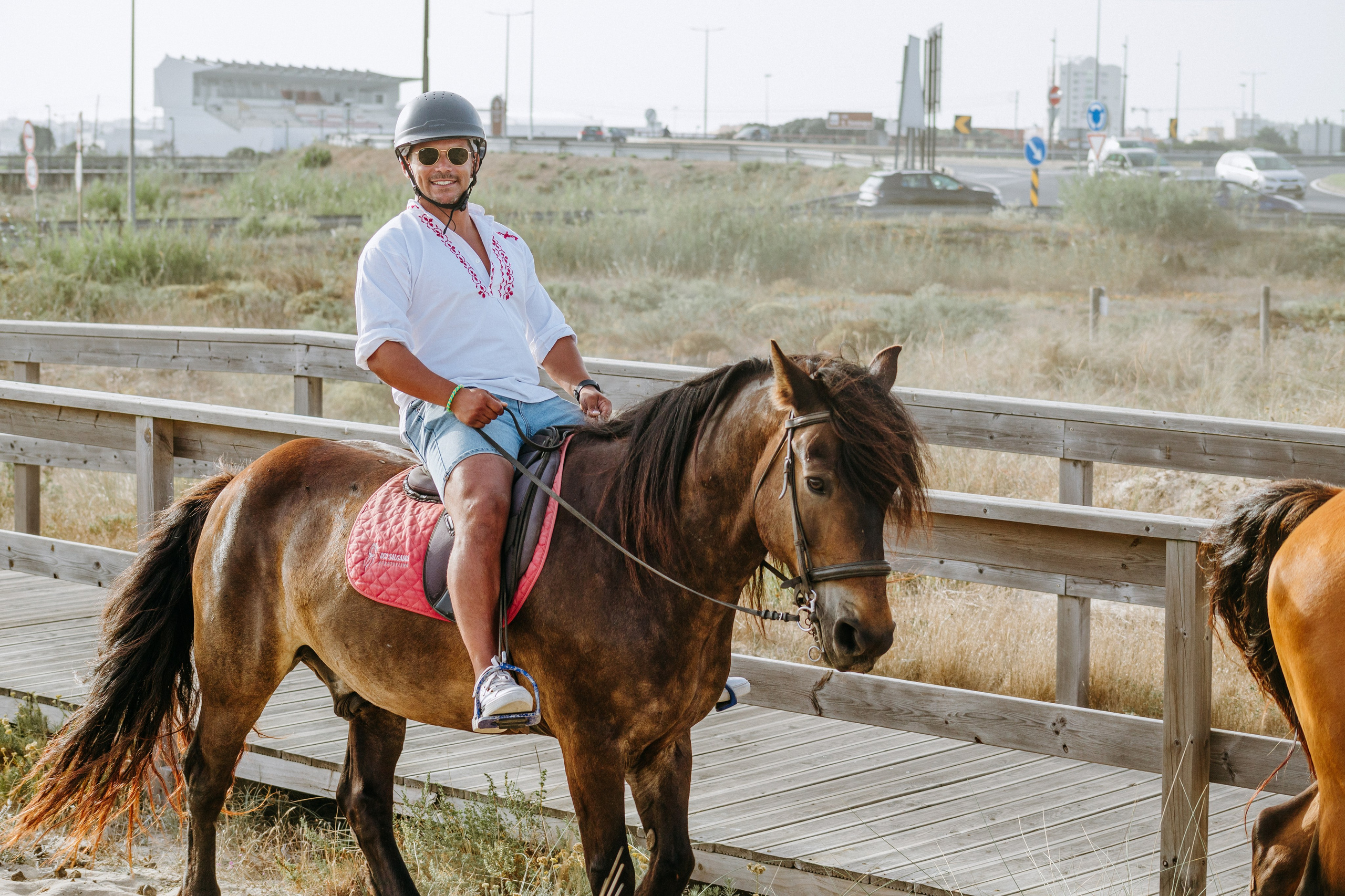 Marlene & Tiago com filhos. Passeios a Cavalo na Praia Peniche | Eco Salgados Agroturismo