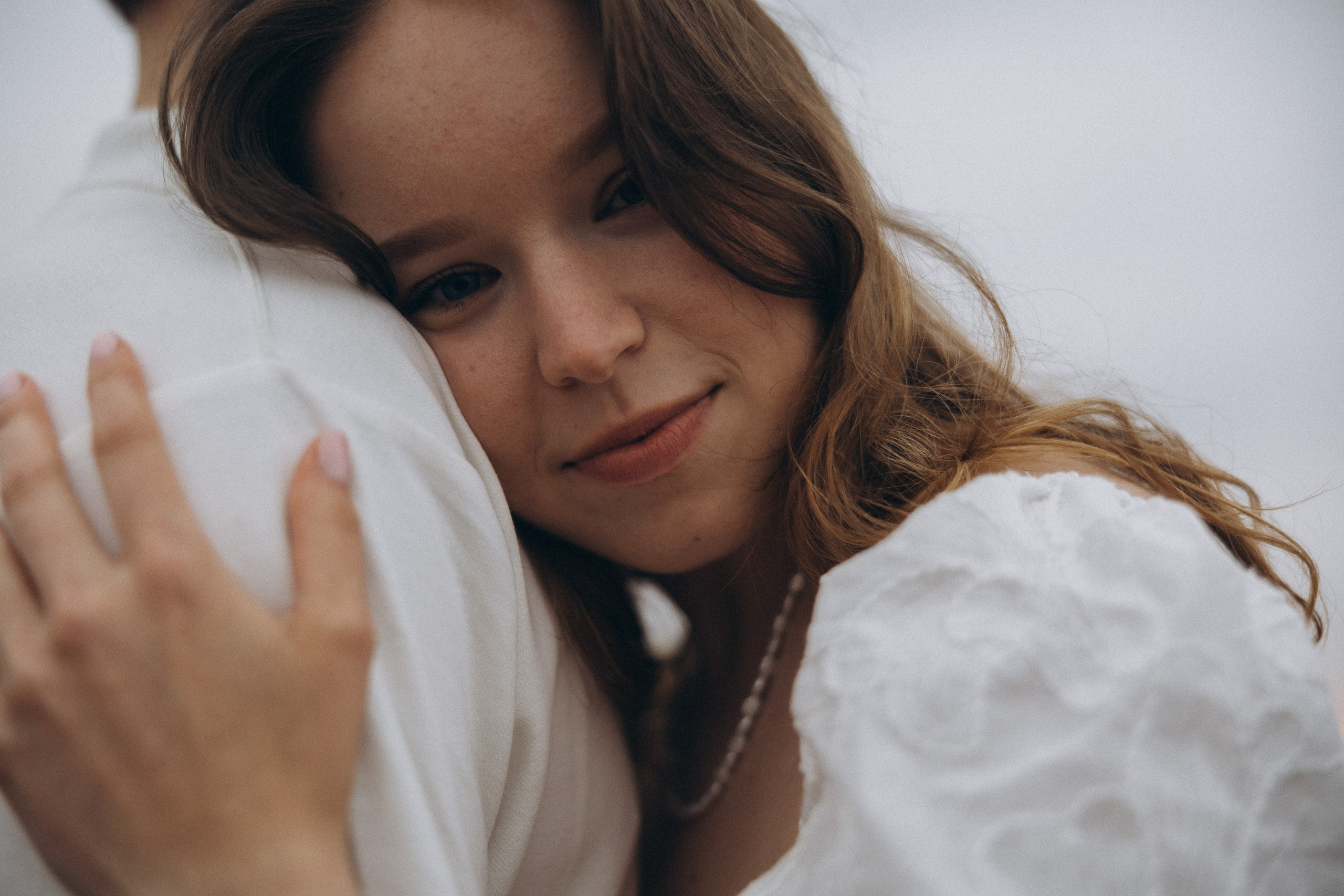 Surprise marriage proposal in São Lourenço, Madeira – romantic couple photography on dramatic coastal cliffs