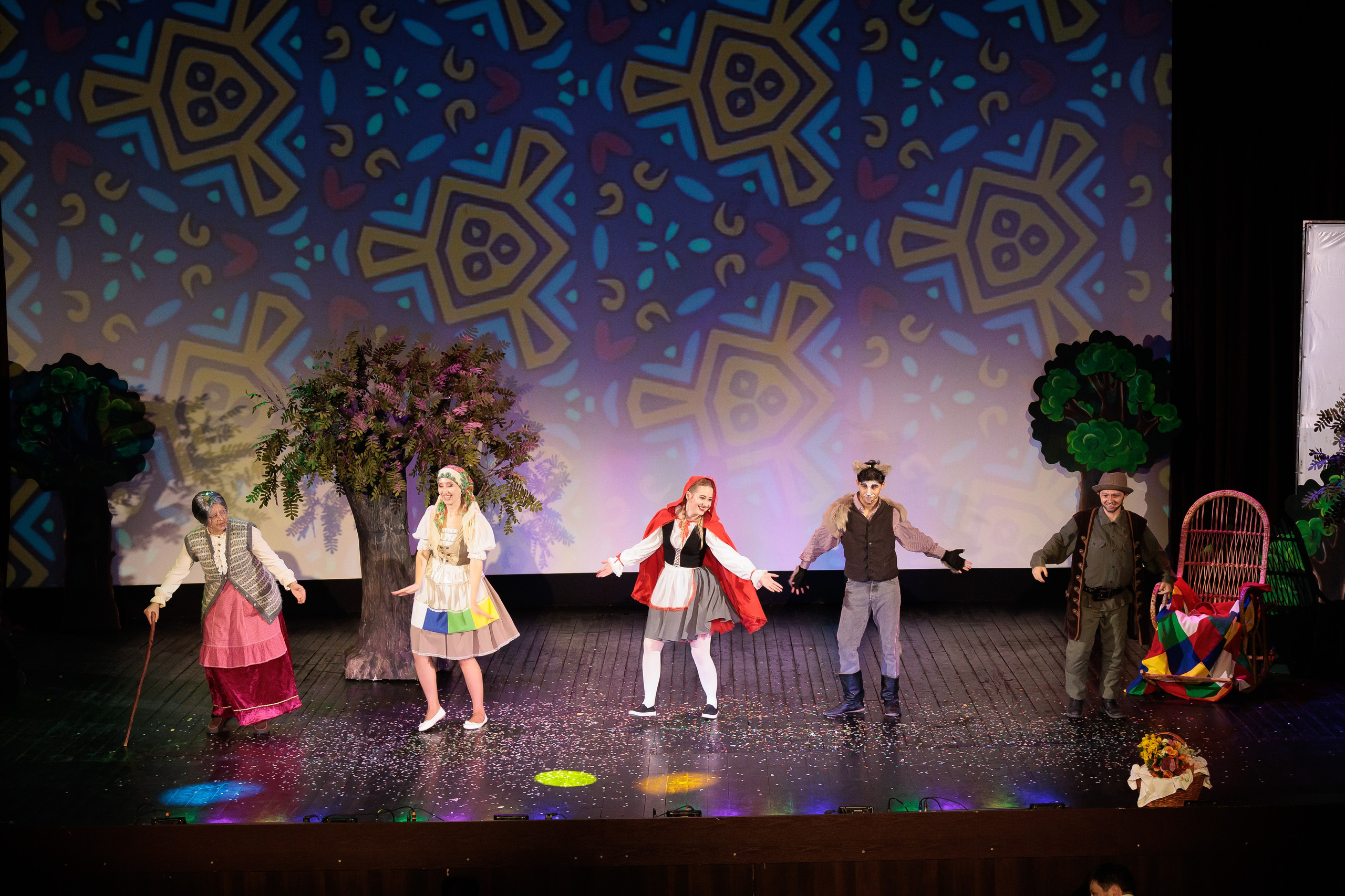 Povestea Scufita Rosie. Clounella. ✔️ Servicii foto si video in Chisinau Moldova - Cinematic.md