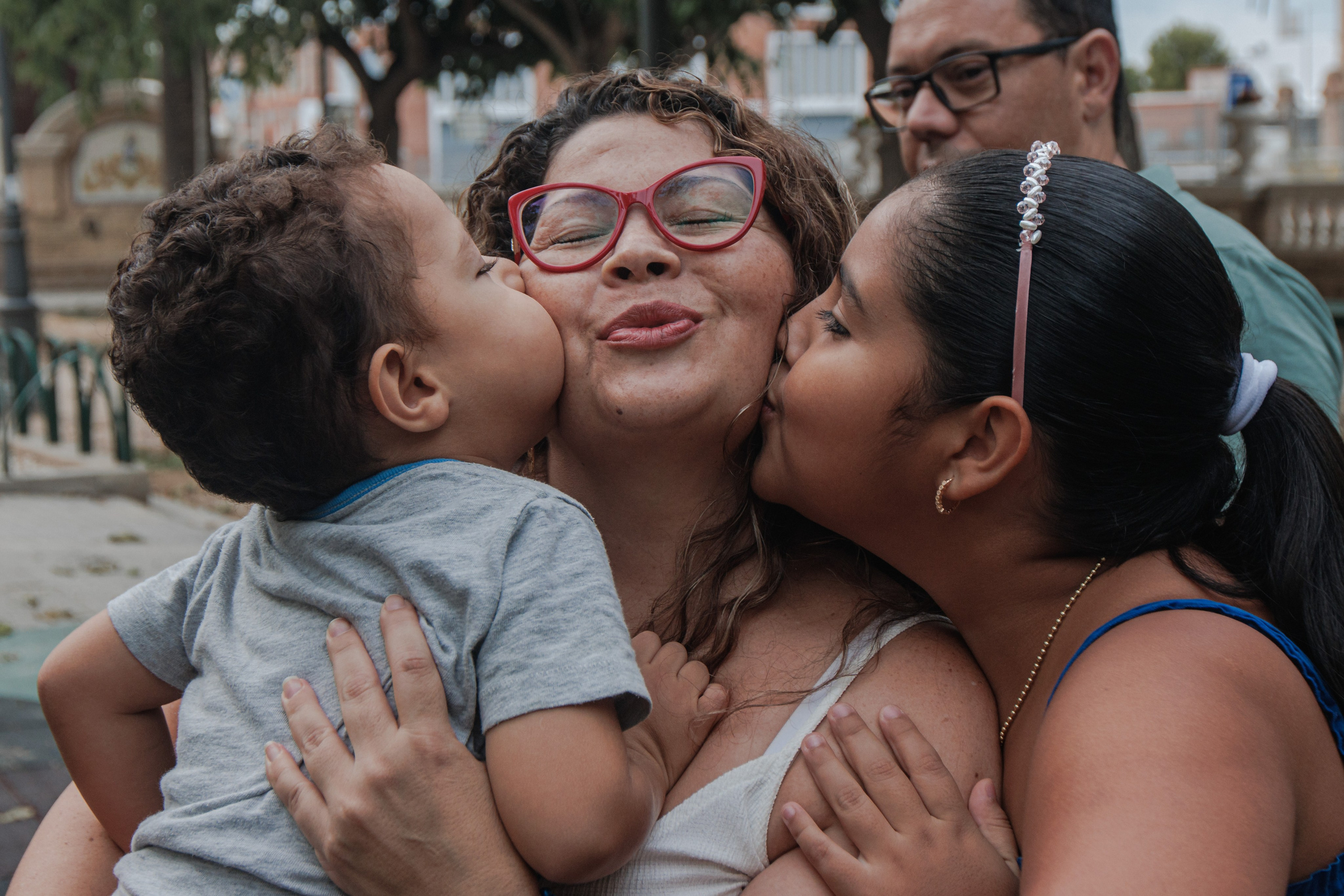 Сaminar en el patio de recreo. Fotógrafo de retrato, familia y reportajes en Valencia | España | Europa Vitalii Lumier