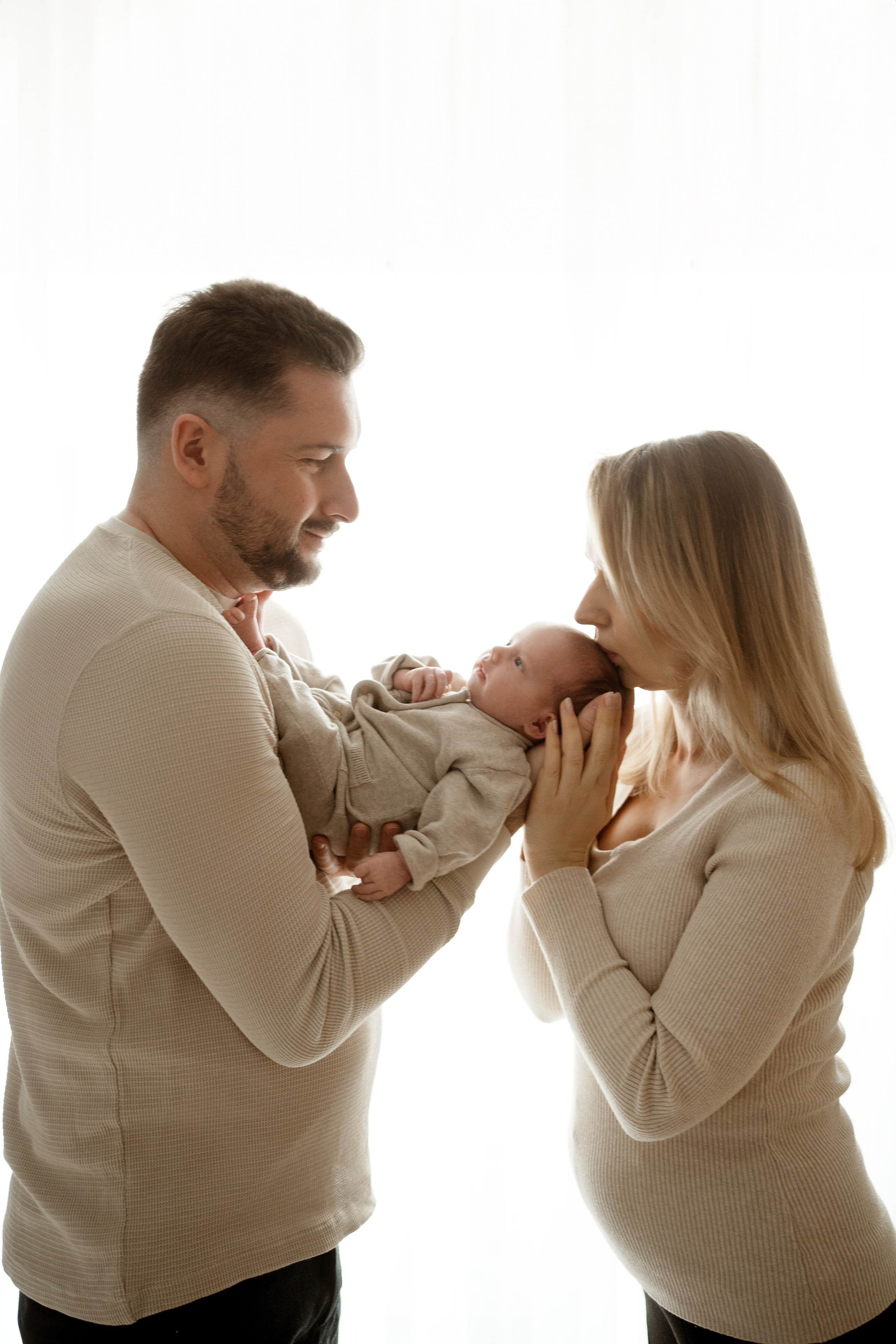 Sesja noworodkowa w domu. Fotograf Łódź - sesja ciążowa, noworodkowa, dziecięca. Studio w Łodzi