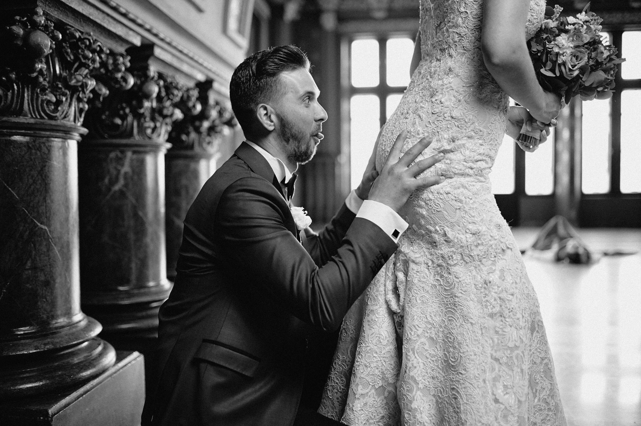 Fotograf profesionist de nuntă. Cu o abordare creativă și tehnici unice, spunem povestea voastră prin imagini pline de iubire și naturalețe. Descoperă arta fotografiei de nuntă . Fotograf Iasi, fotograf de nunta Suceava. Fotografii de nuntă. Pachet fotografii de nuntă. Fotograf Iasi, fotograf Suceava, fotograf Botosani, fotograf Romania. Servicii foto nuntă. Servicii foto-video.