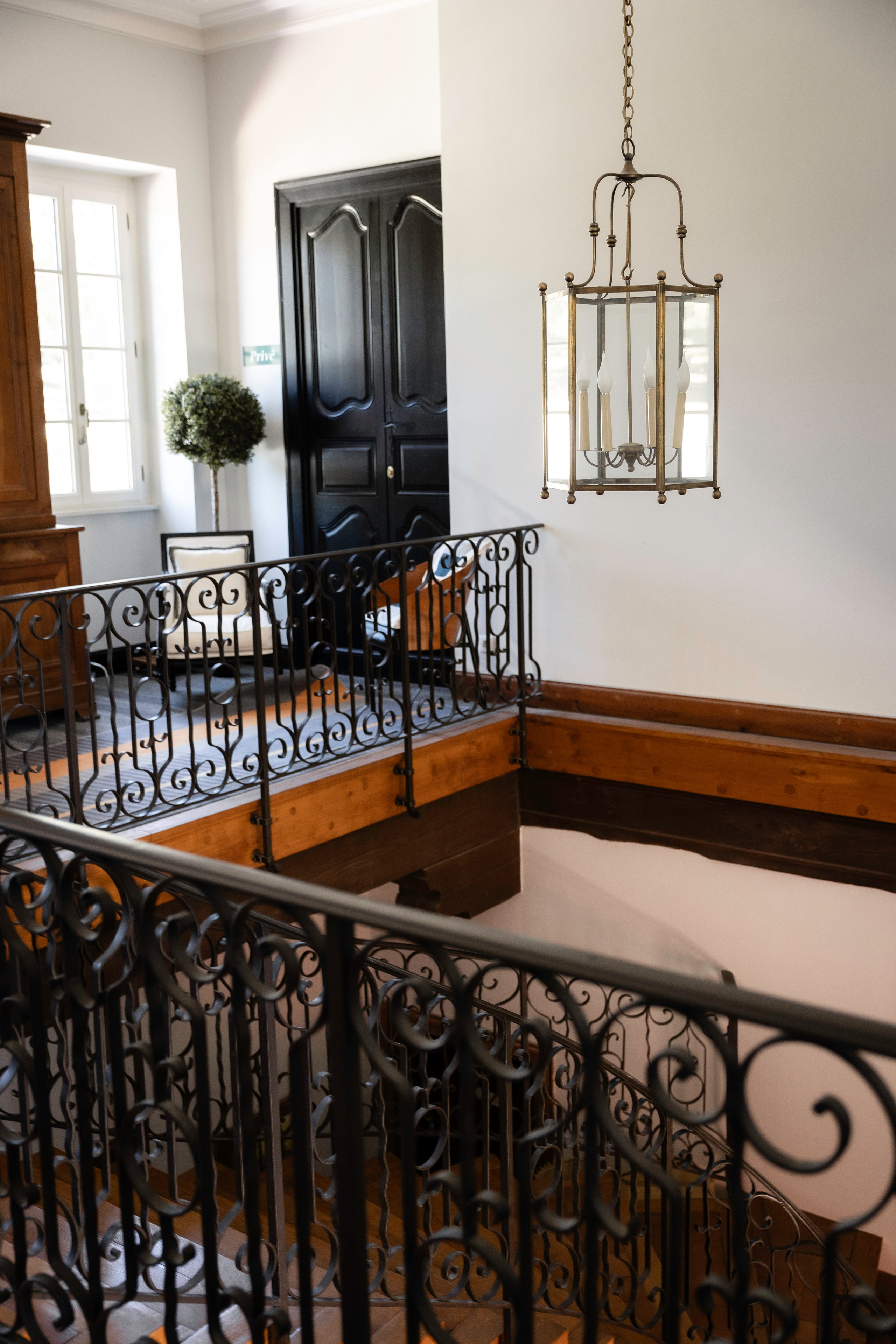 Wedding in Domaine De Montcausson. Eugenie Smirnova — wedding, corporate and lifestyle photographer in Toulouse and Southwest France