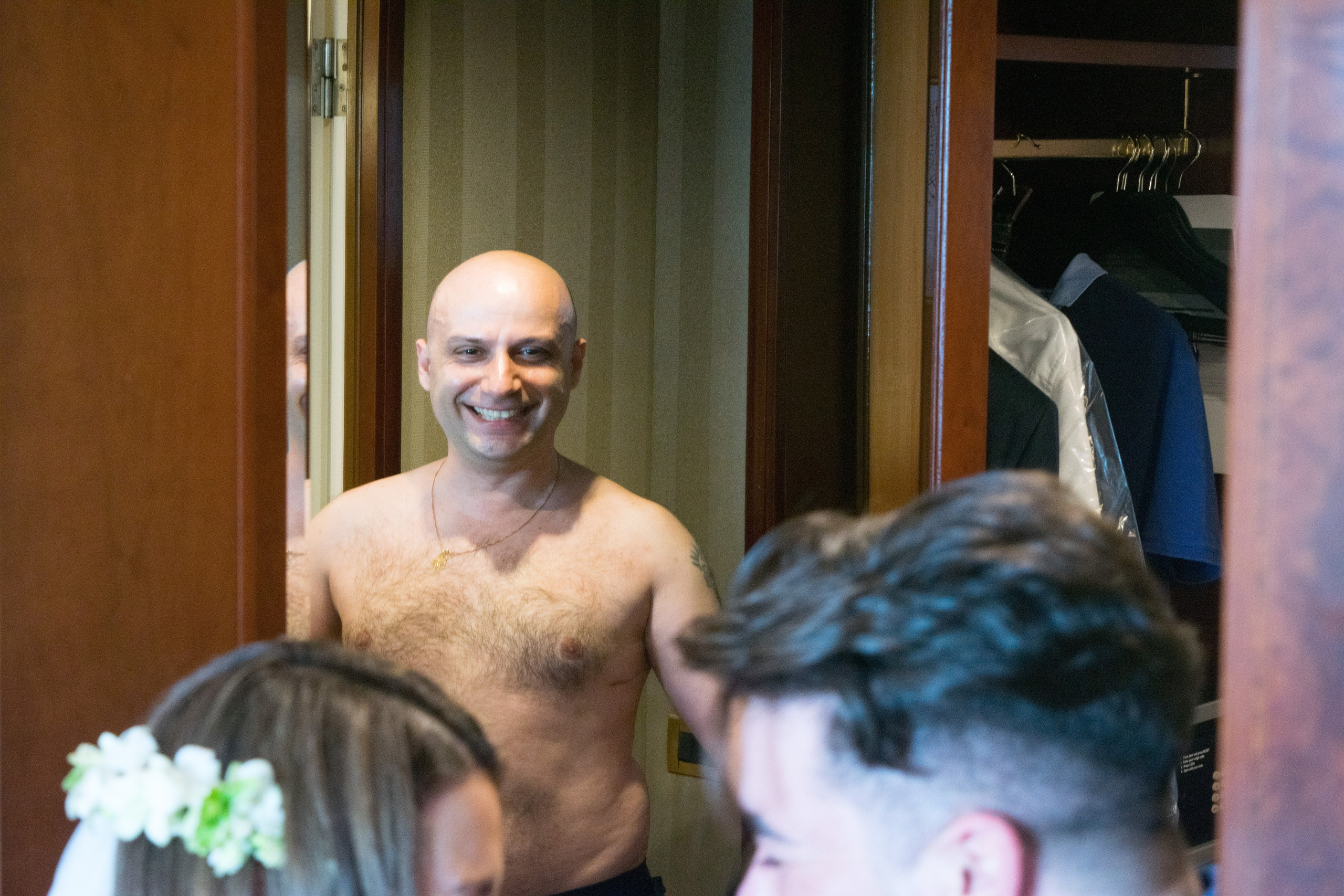 Sedinta foto la restaurant, fotografii de nunta, fotograf de nunta bucuresti, fotografii nunta in restaurant, pozing mireasa, obiceiuri, fotografie profesionala nunta, poze fashion, hotel intercontinental, pregatiri mire