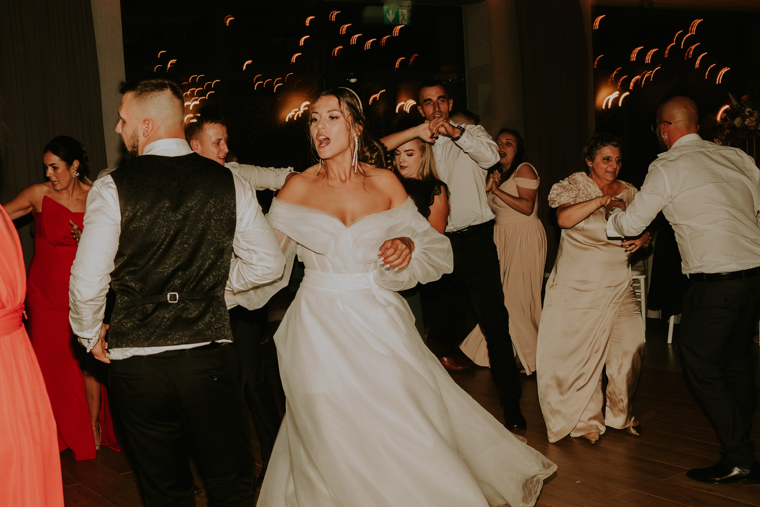 Sala Koralowa w Jaworzu: Opowieść o ślubie Nikoli i Kacpra. Karkowskafoto - fotografia miłości