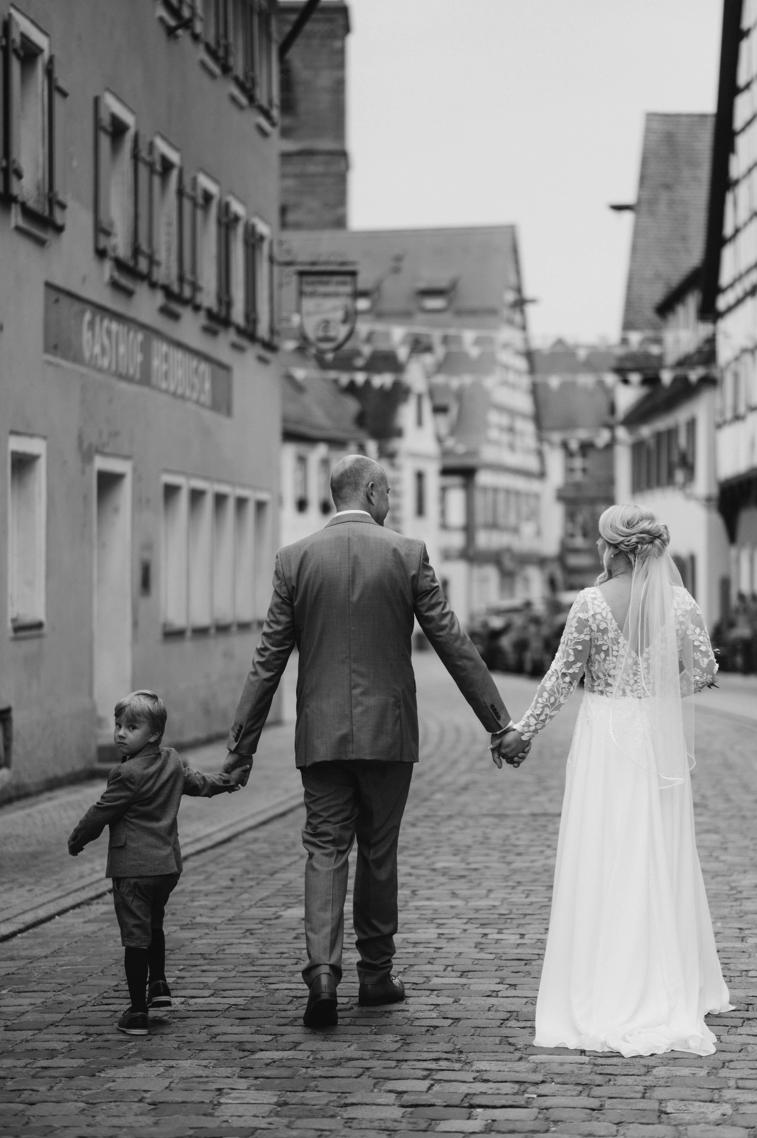 PRE-WEDDING IN WOLFRAMS-ESCHENBACH. Photographer in Nuremberg Irina Mehnert from Ansbach