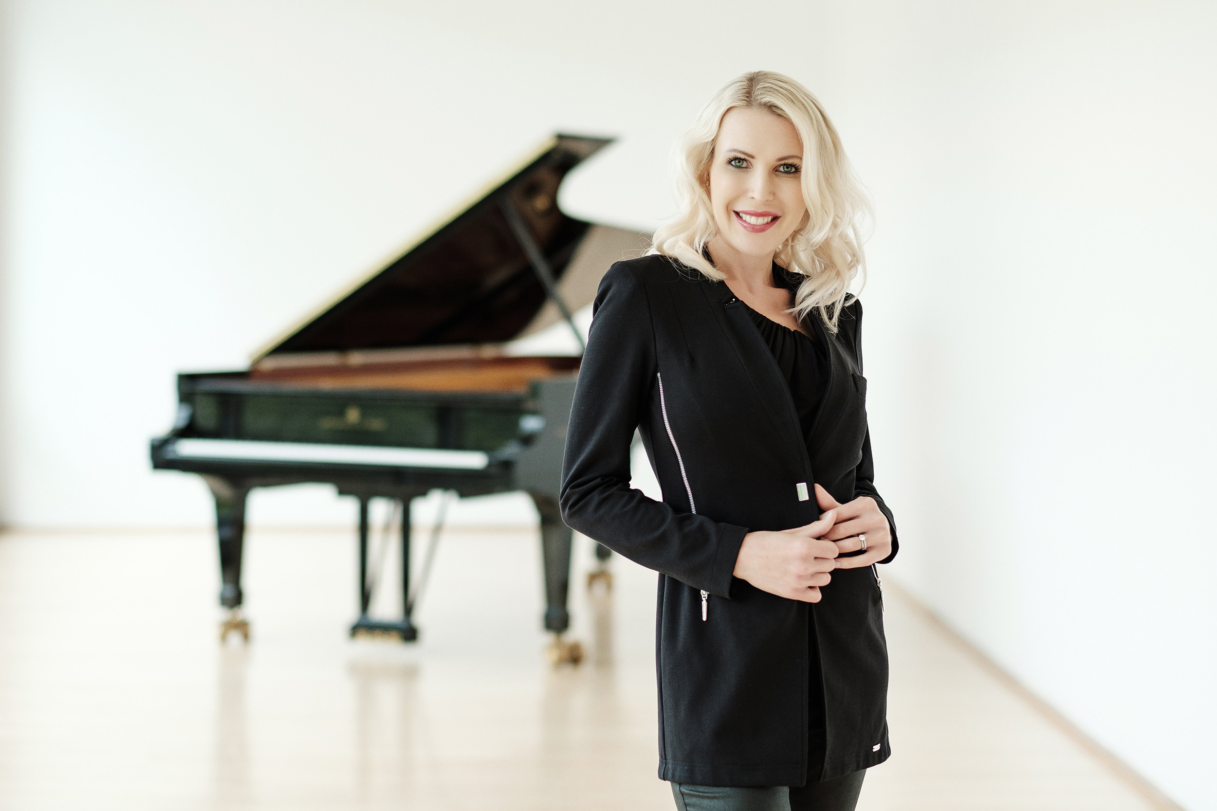 KATJA HUHN. Portrait photographer in Germany and all over Europe Mischa Blank