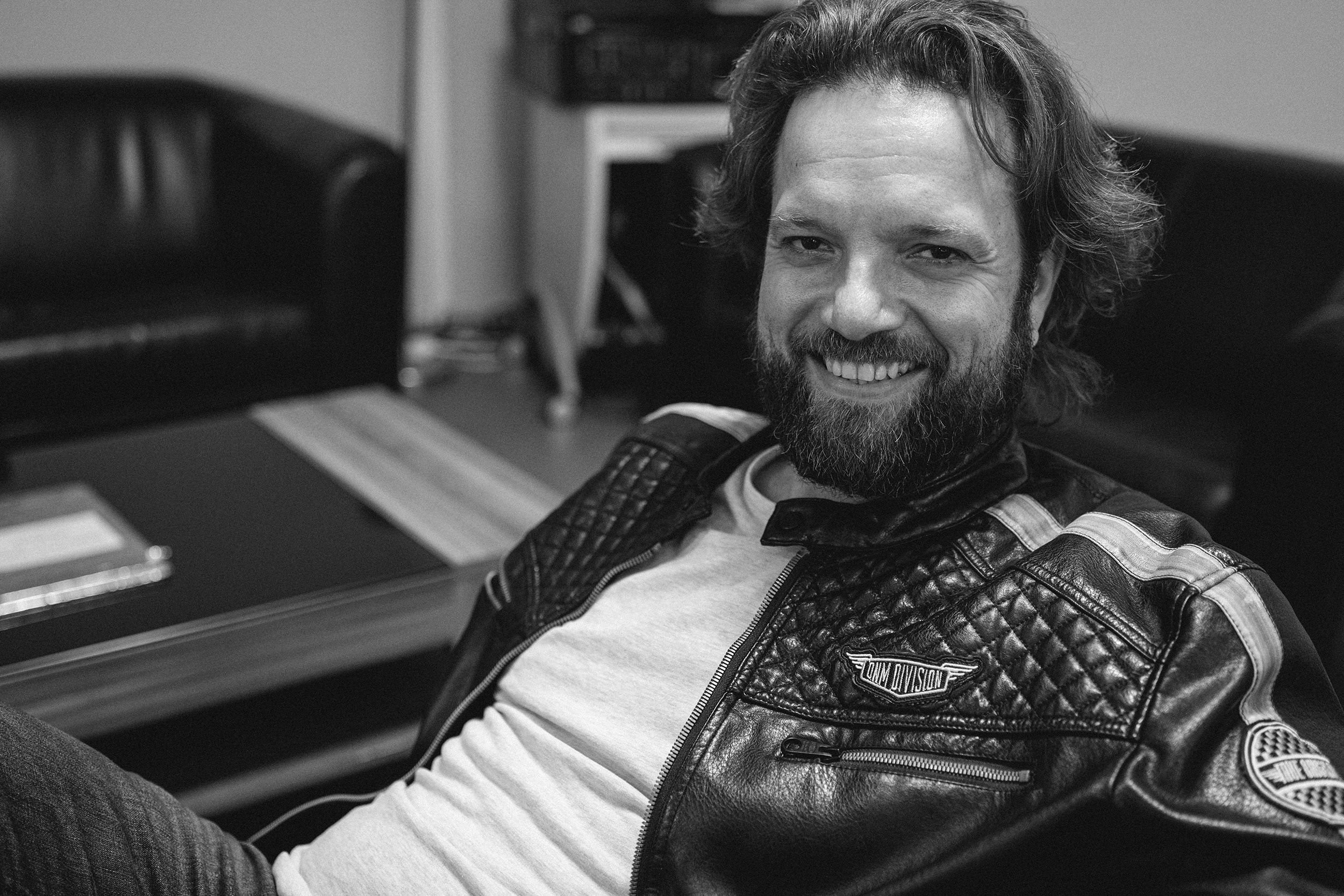 MIRKO ROSCHKOWSKI. Portrait photographer in Germany and all over Europe Mischa Blank