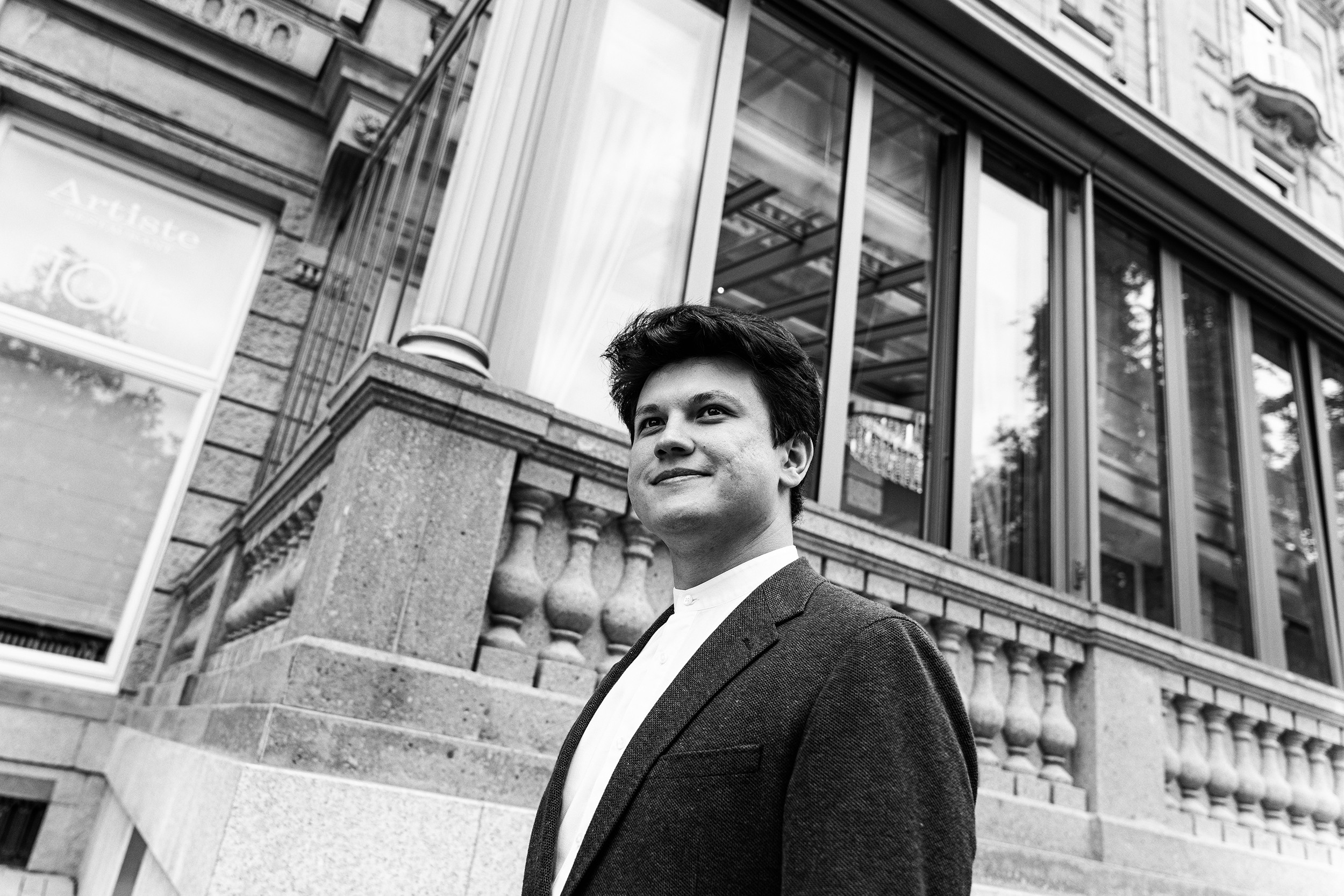 AZIZ SHOKHAKIMOV. Portrait photographer in Germany and all over Europe Mischa Blank