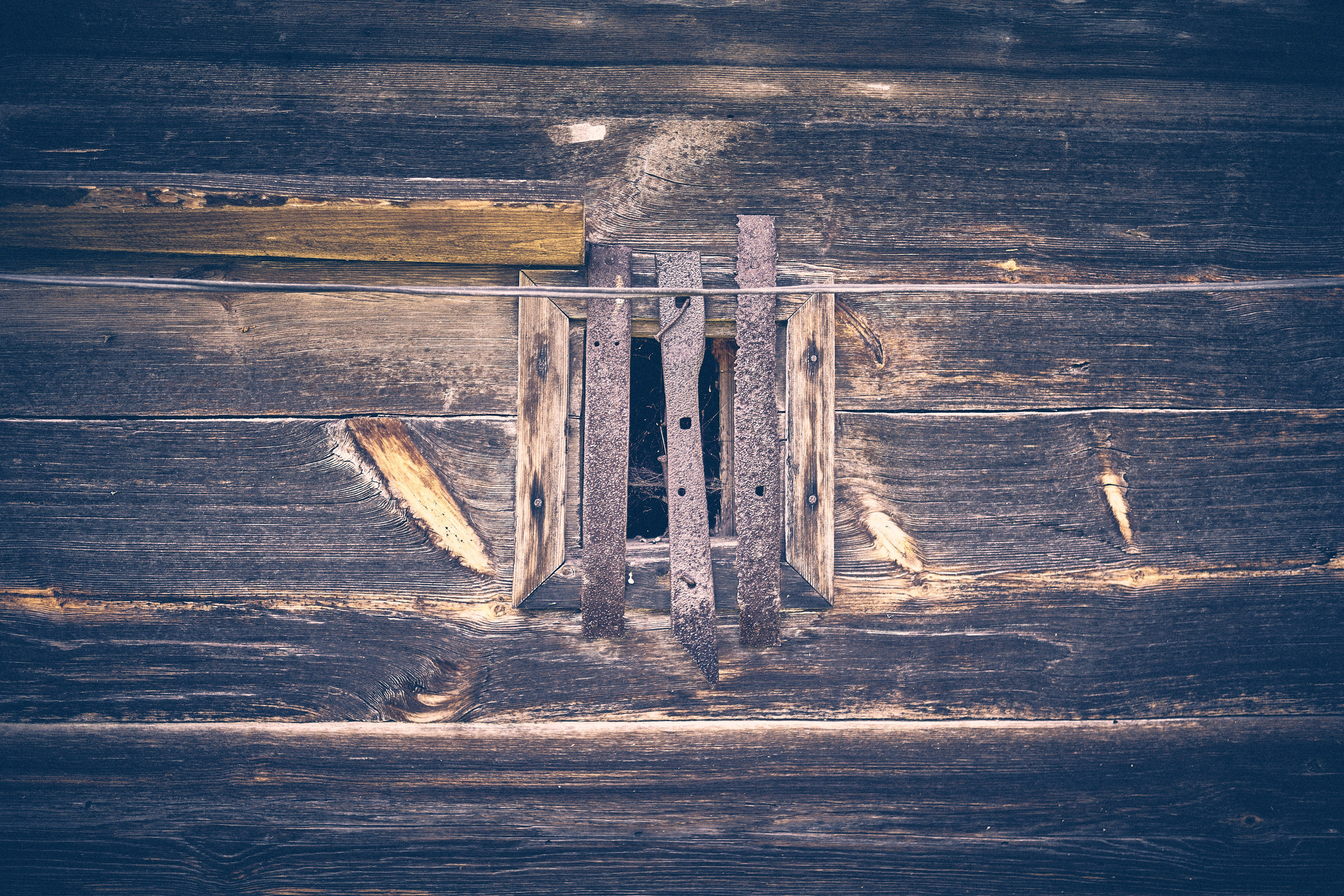 Andriej Szypiłow - Fotograf i Wideograf - Reportaż artystyczny - wizyta rodzinna in the middle of nowhere. Zabita dechami wieś na granicy Białorusi i Polski.