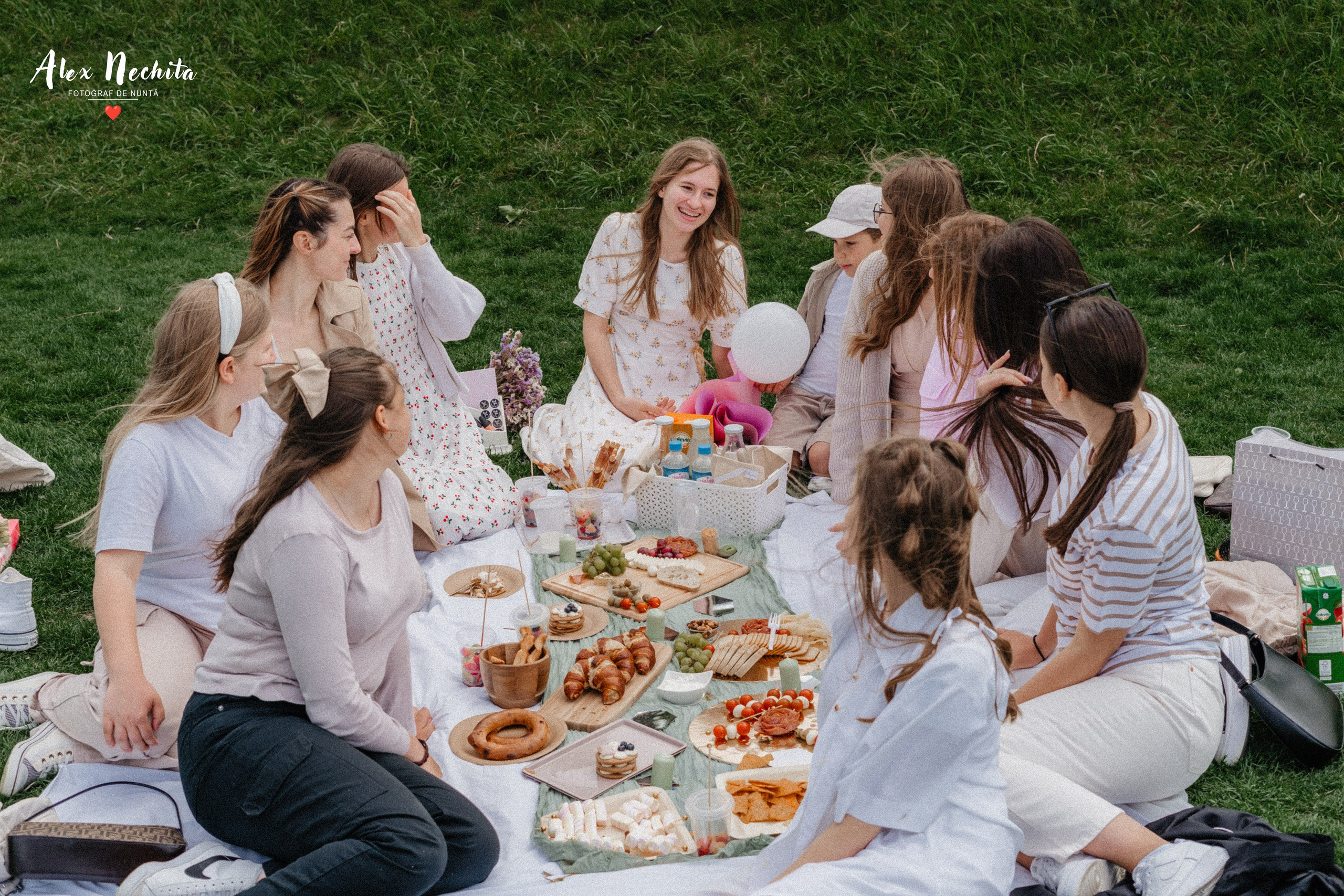 Aniversare în parc. Foto-Video Nunta Iasi, Suceava, Bucuresti / Disponibilitate 2025 — 2026 — 2027