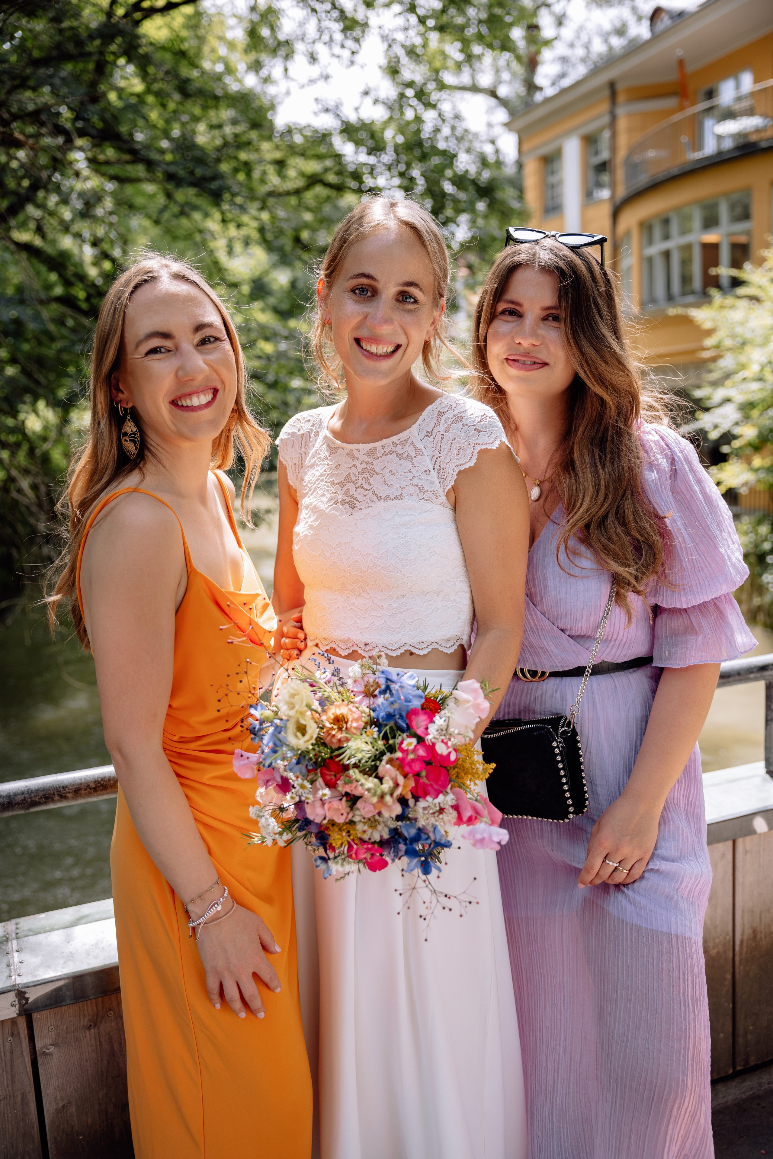 Sommerliche Hochzeitsfotos im Standesamt Mandlstraße & Schwabing. Hochzeitsfotograf München Taufe Familienfotograf Tanja Mauke