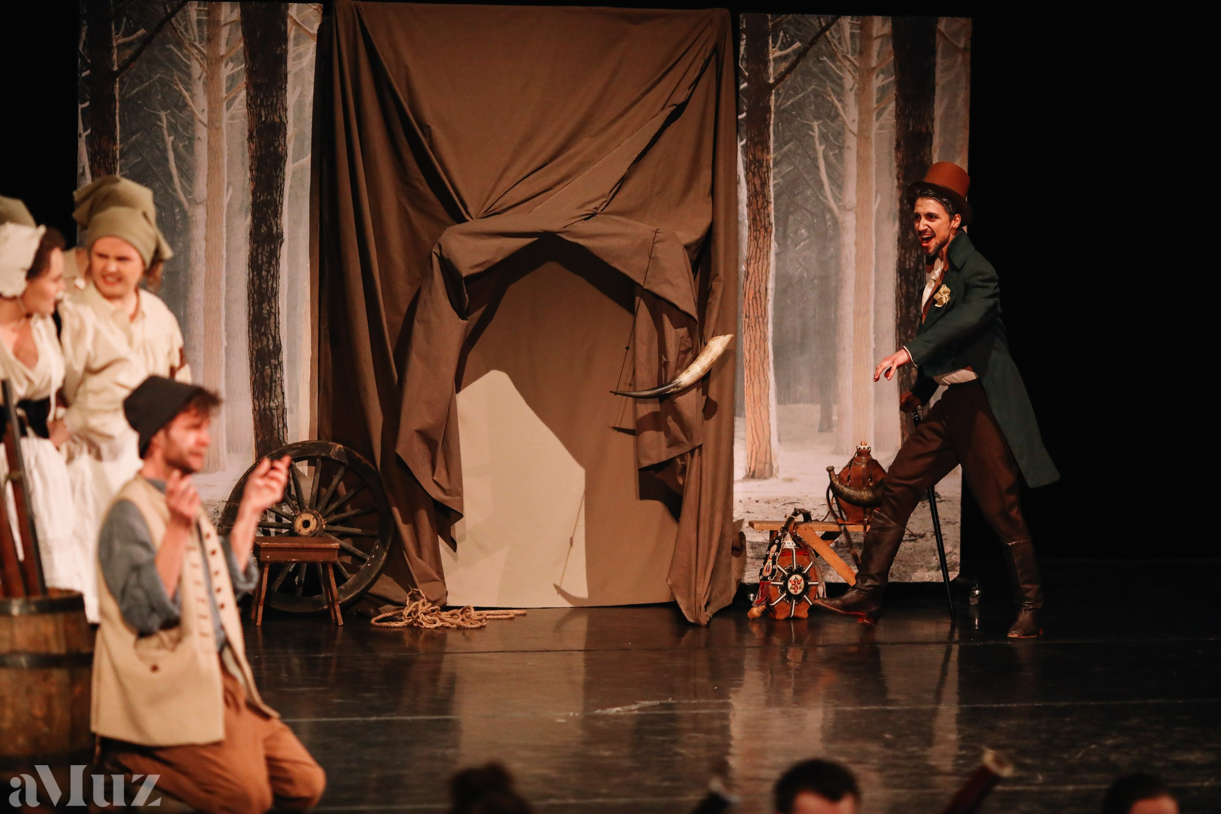 Opera Łąkowa. Fotograf Ślubny Warszawa - Sesje Biznesowe Rodzinne Eventy