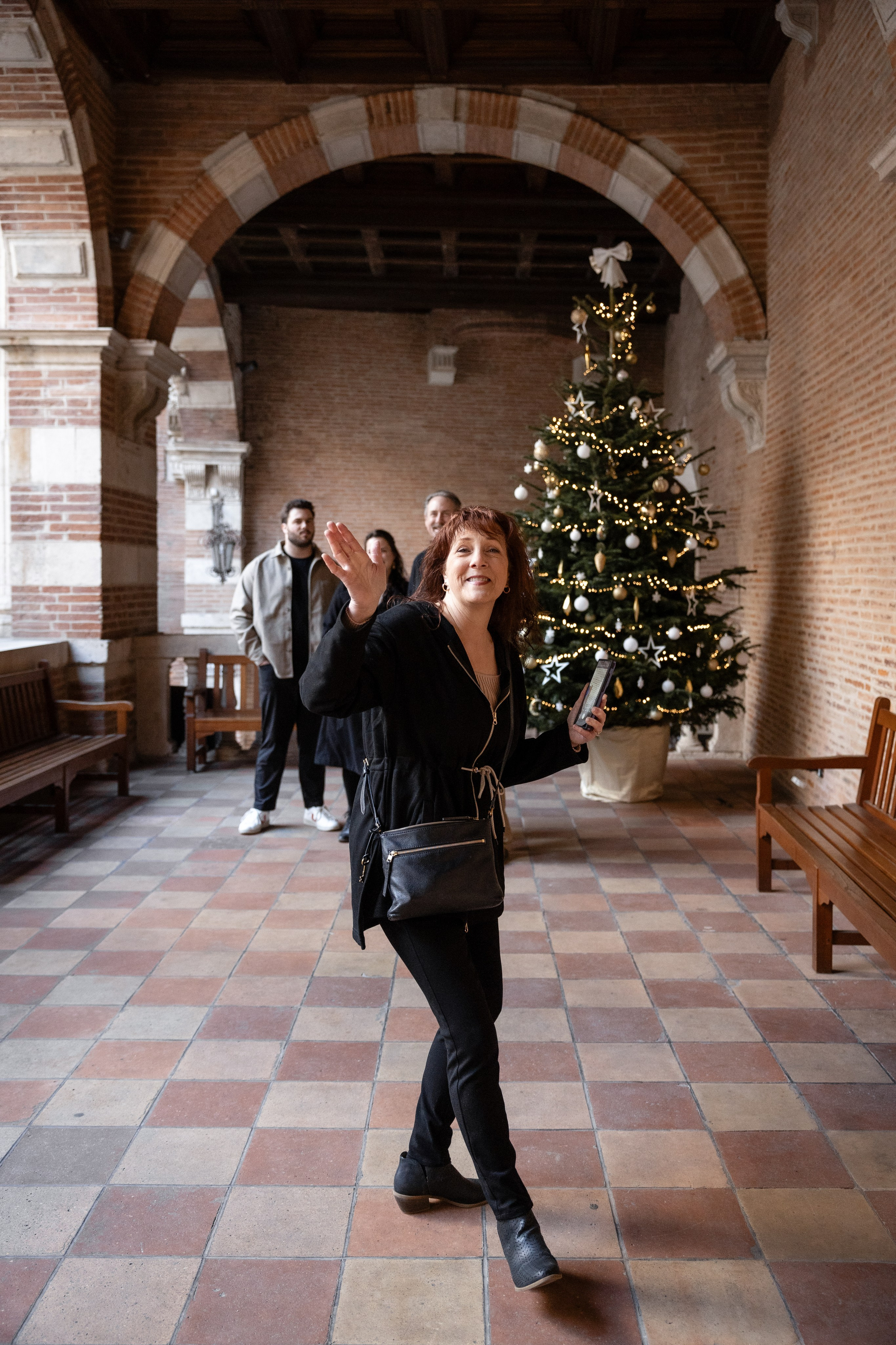 Séance photo de famille dans le centre-ville de Toulouse pour Cara’s Family. Eugénie Smirnova — Photographe à Toulouse et dans le Sud-Ouest