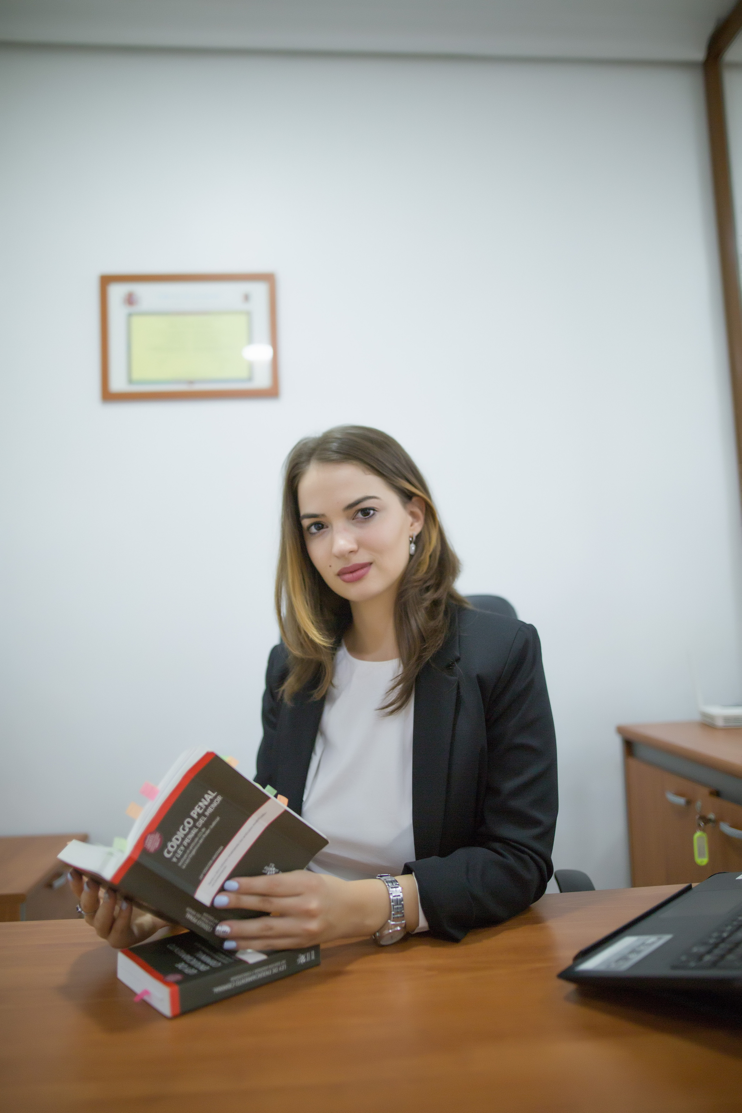 Lawyer. Family and real state photographer in Haugesund Dina Vikra