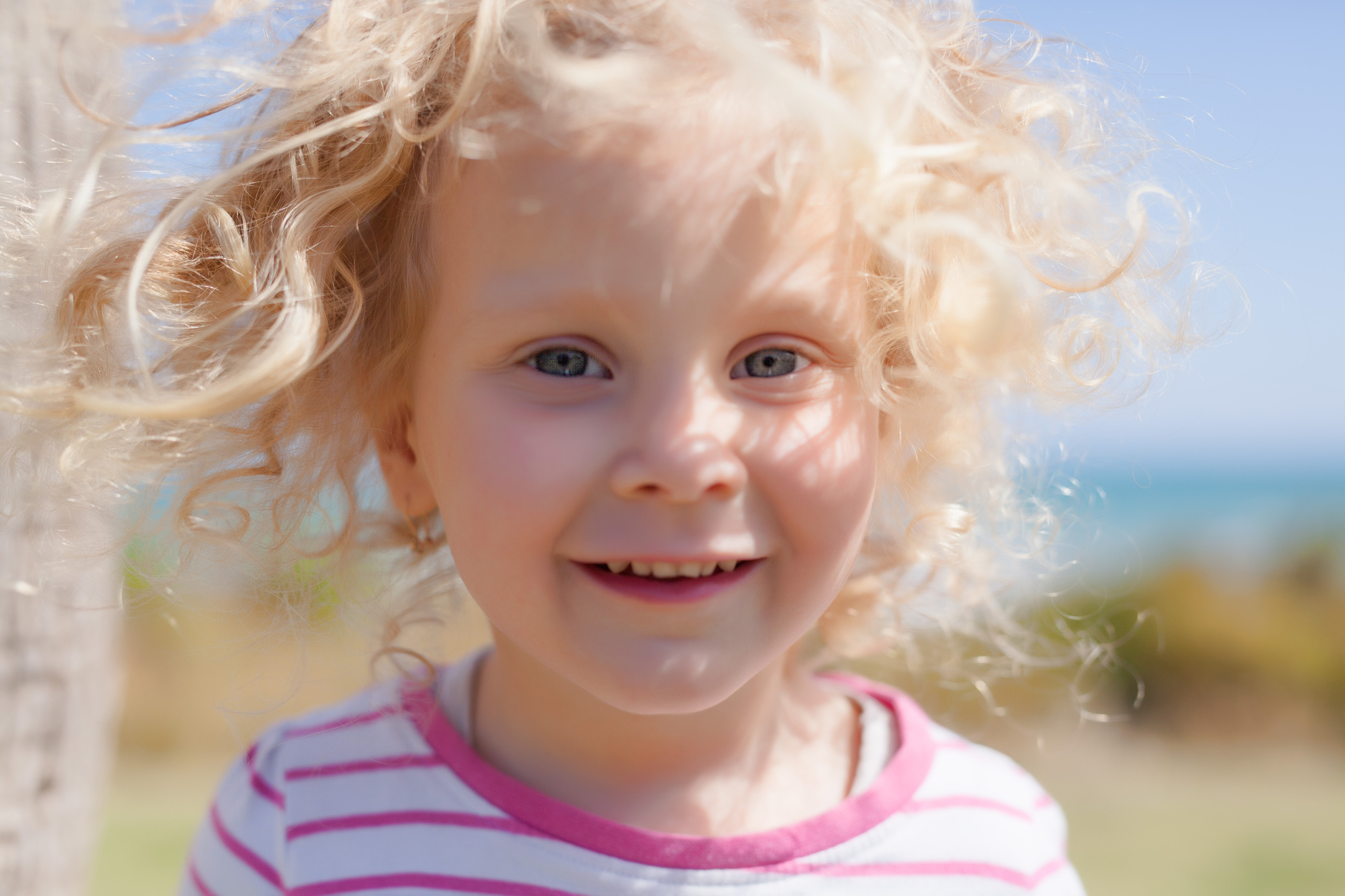 Sisters. Family and real state photographer in Haugesund Dina Vikra