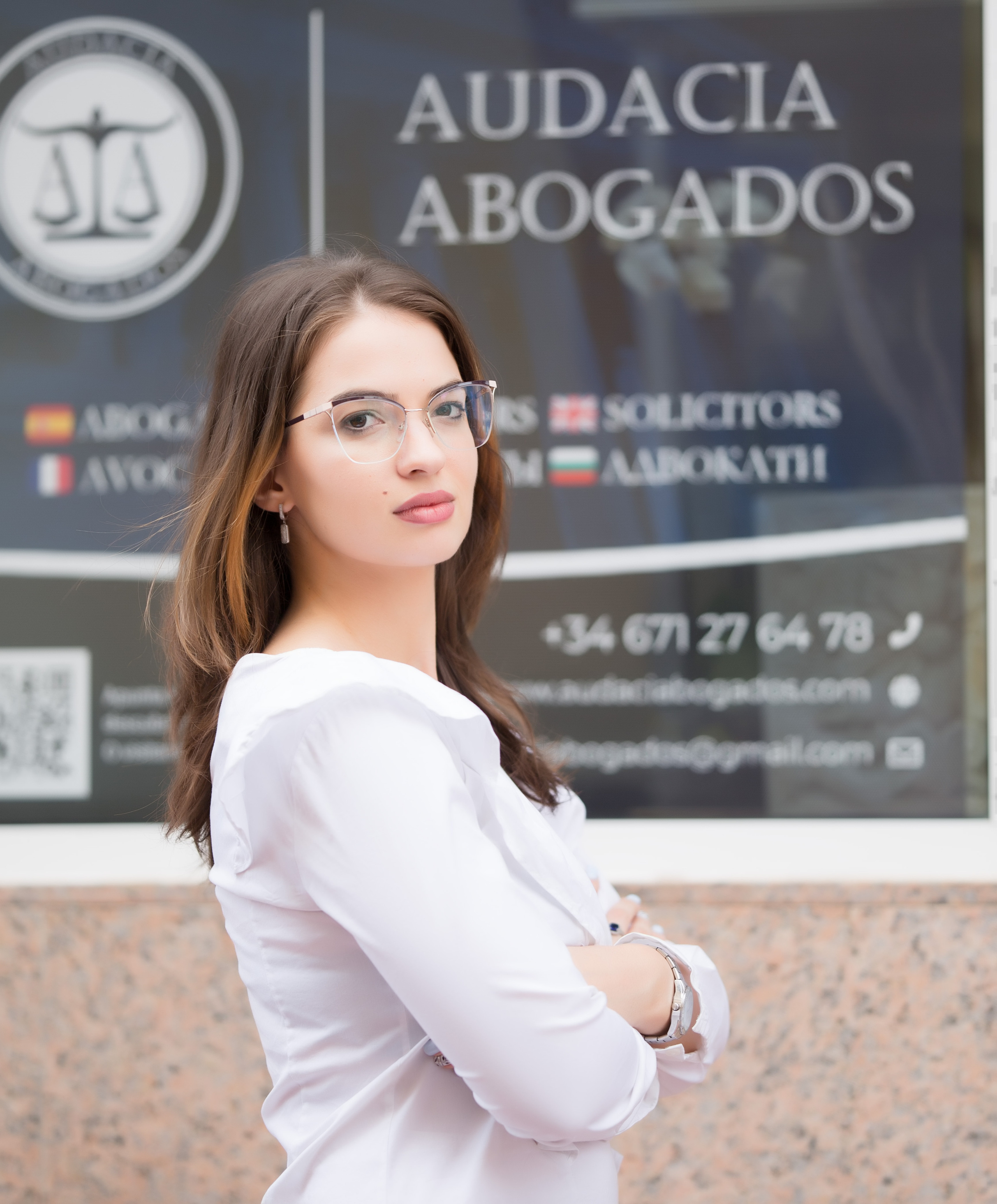 Lawyer. Family and real state photographer in Haugesund Dina Vikra