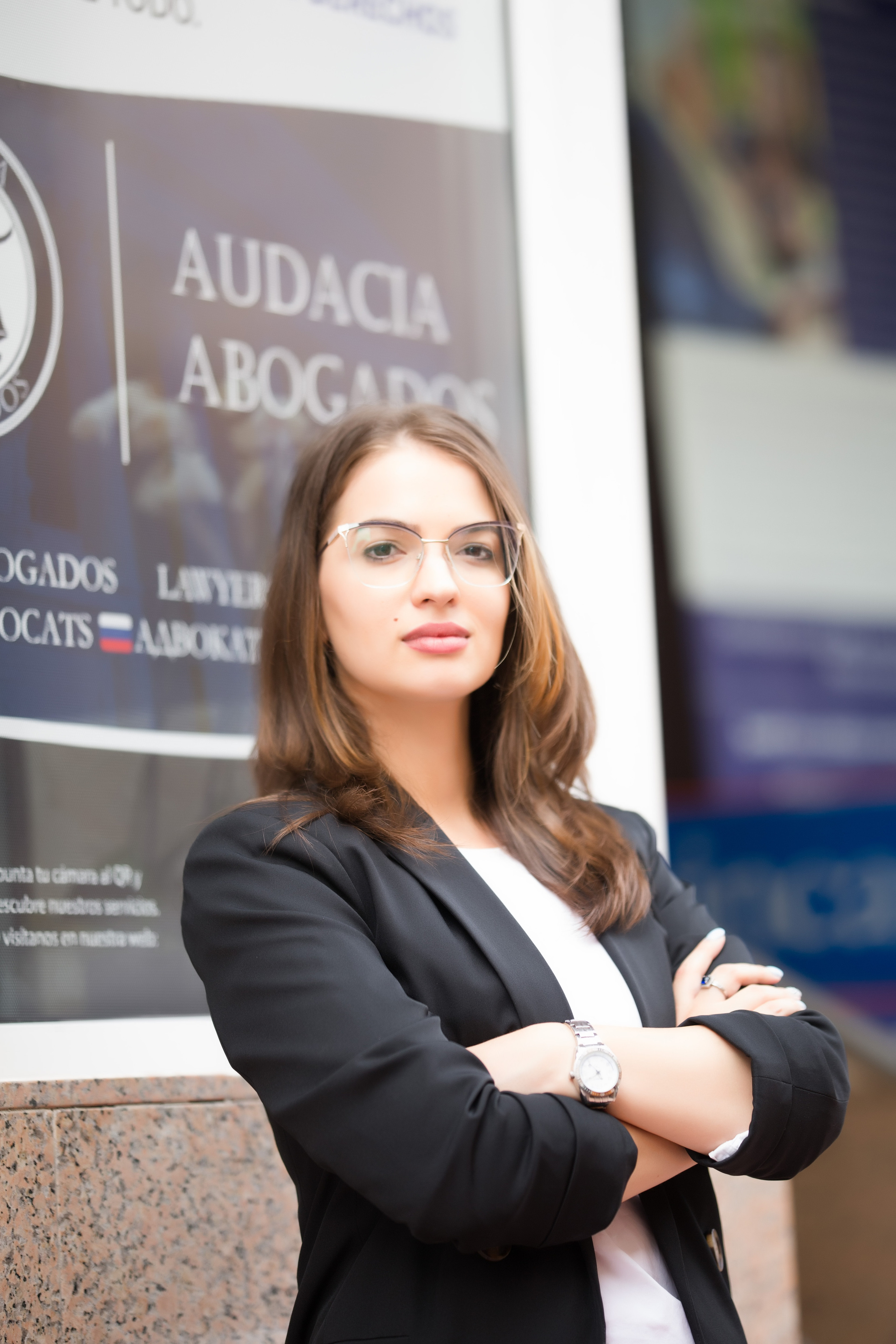 Lawyer. Family and real state photographer in Haugesund Dina Vikra