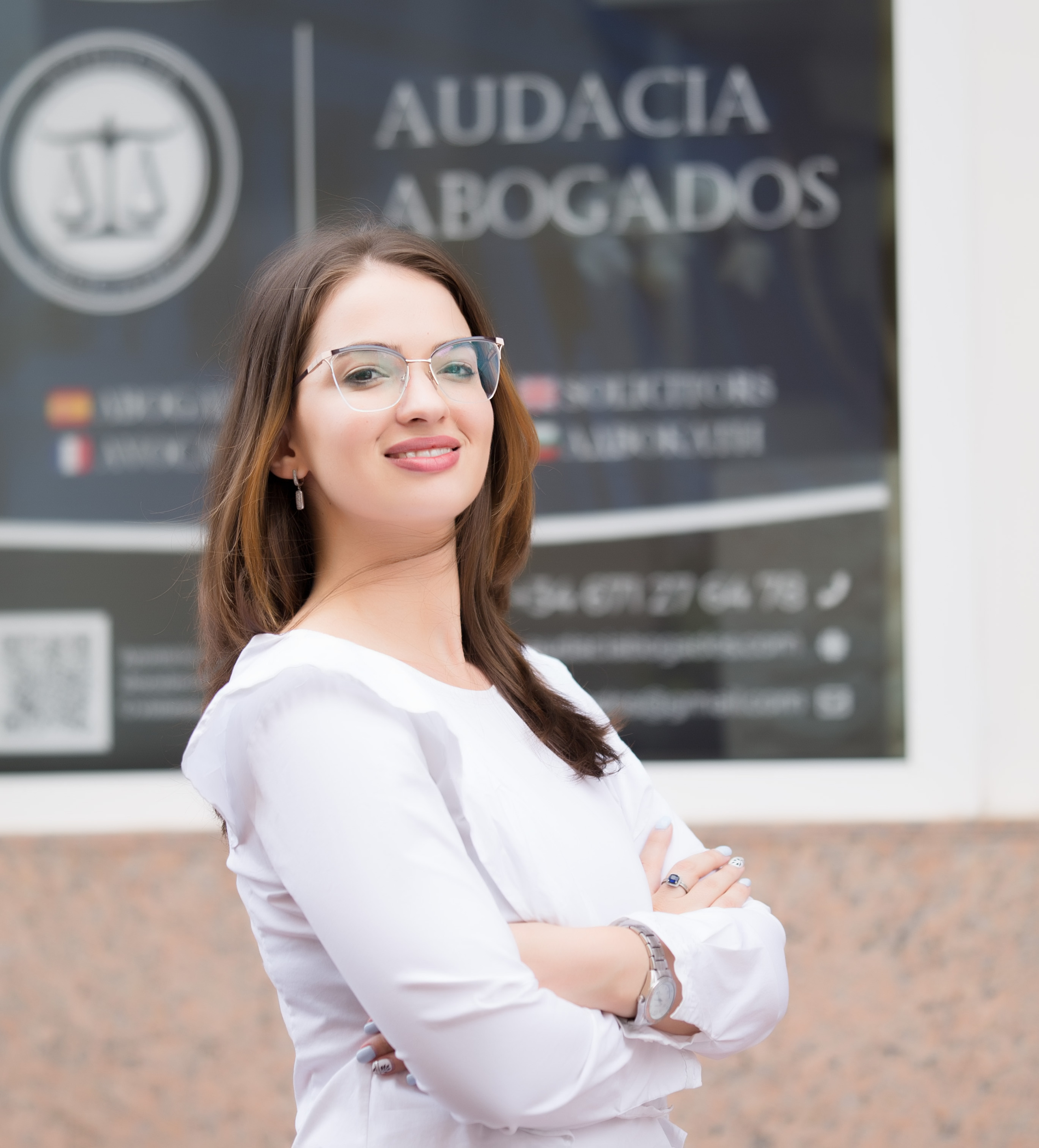 Lawyer. Family and real state photographer in Haugesund Dina Vikra