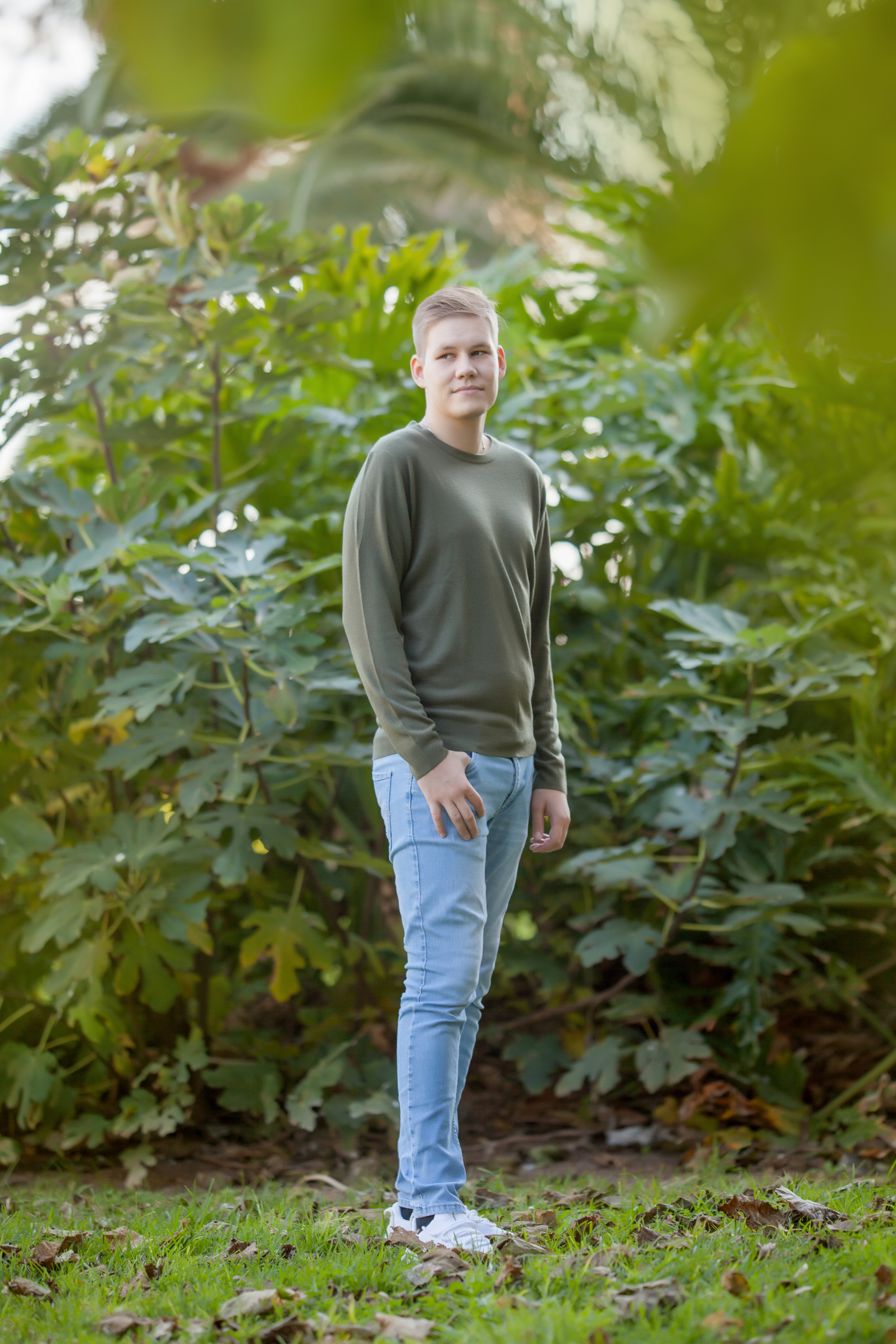 Under palm. Family and real state photographer in Haugesund Dina Vikra