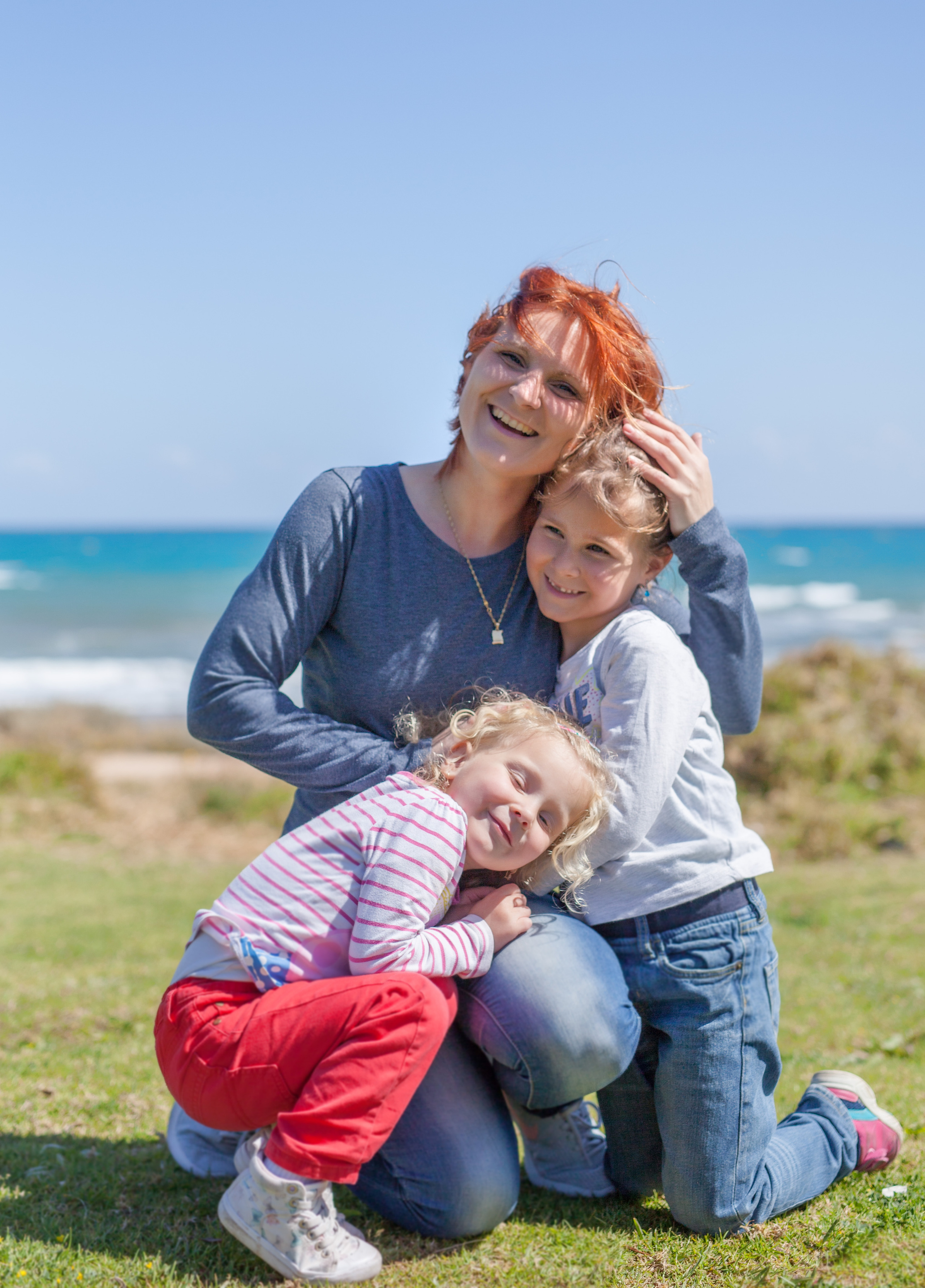Sisters. Family and real state photographer in Haugesund Dina Vikra