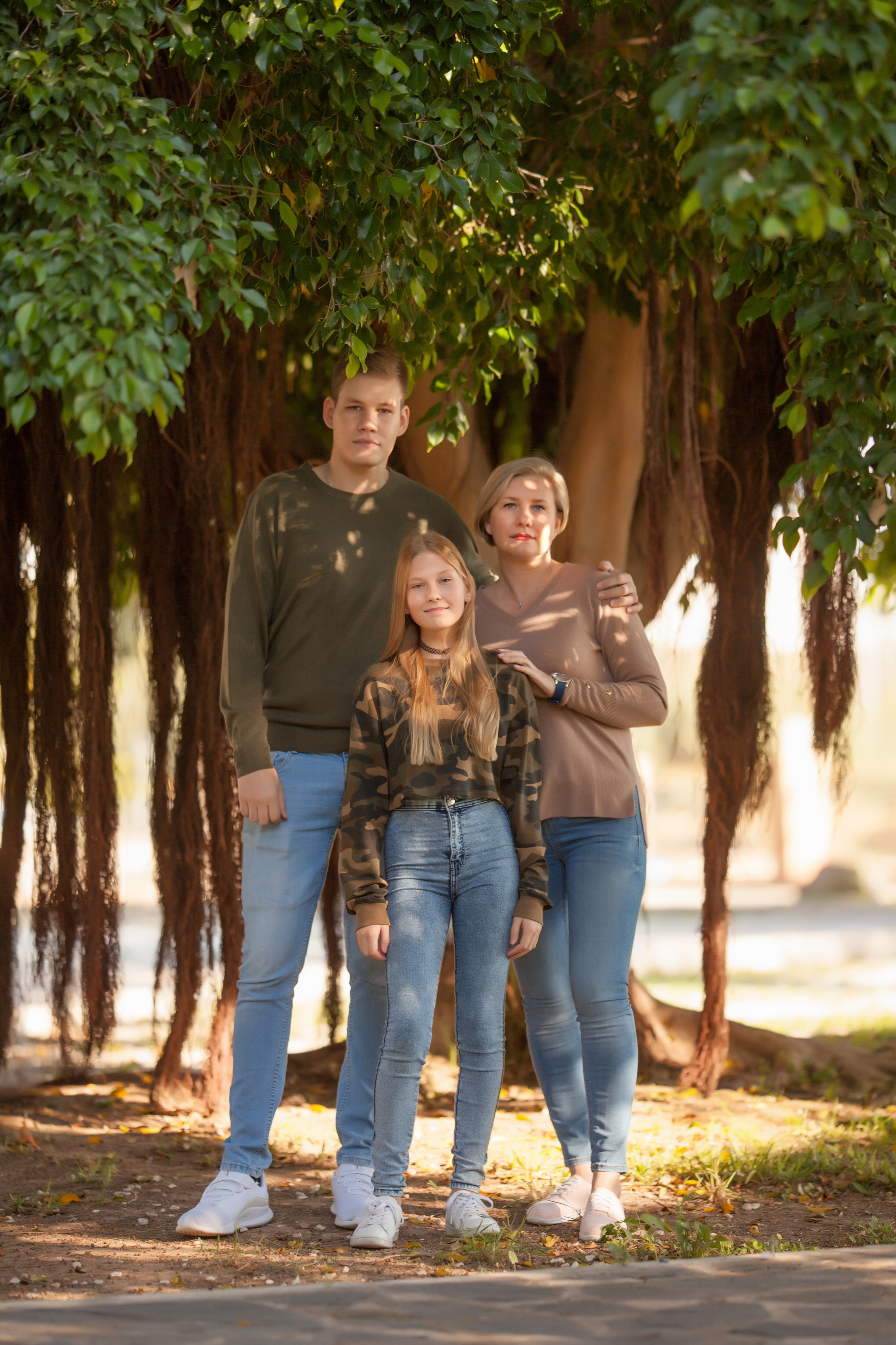 Under palm. Family and real state photographer in Haugesund Dina Vikra