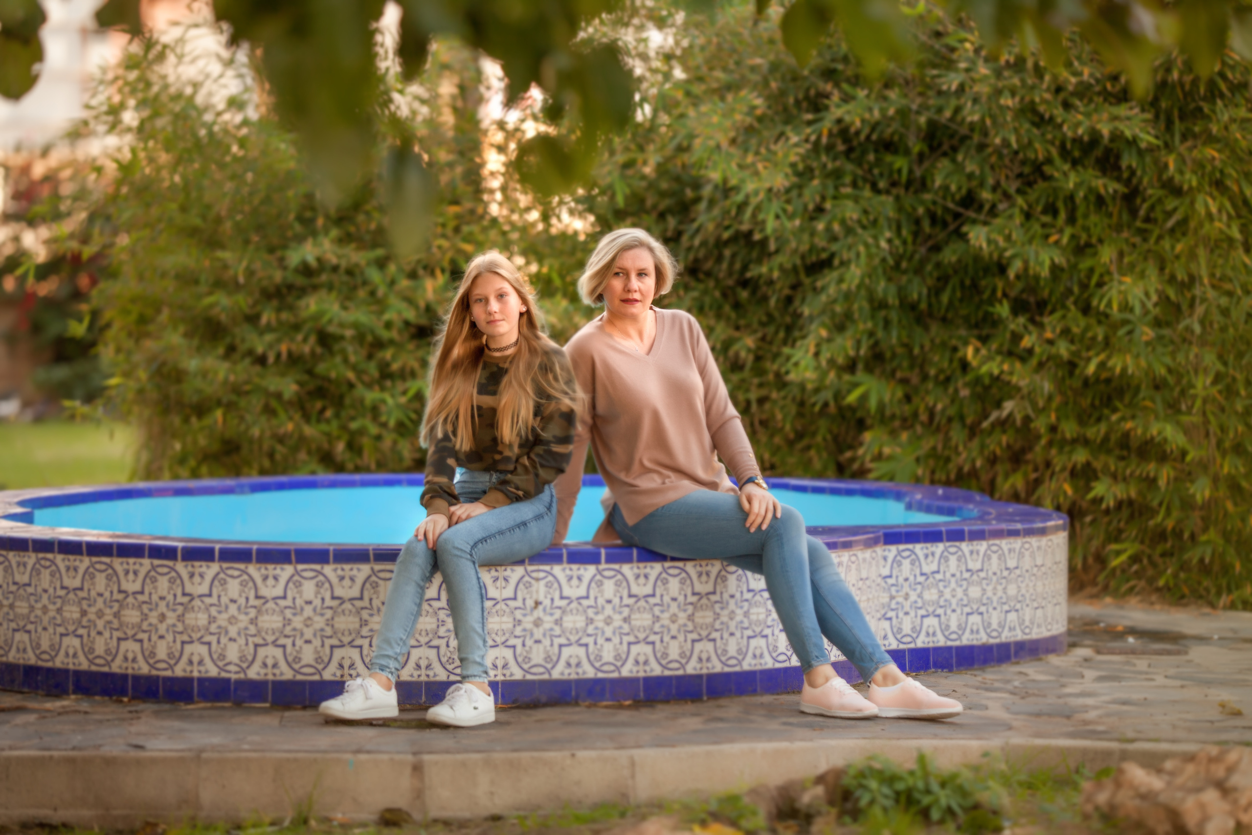 Under palm. Family and real state photographer in Haugesund Dina Vikra