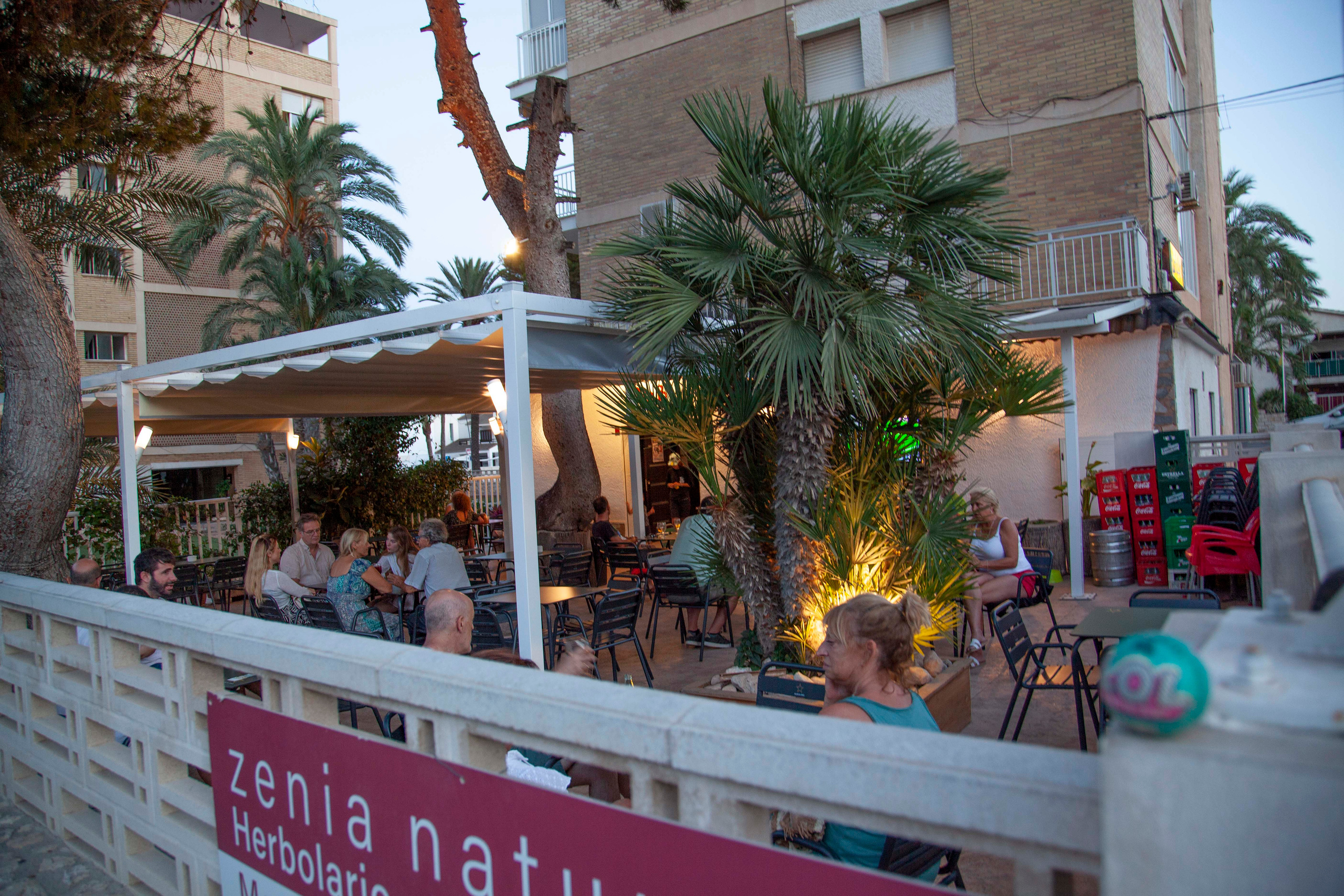 Beach bar. Family and real state photographer in Haugesund Dina Vikra
