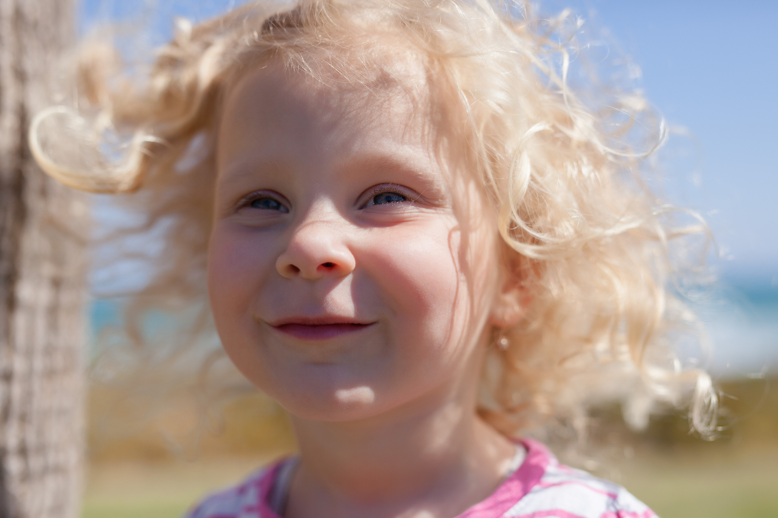 Sisters. Family and real state photographer in Haugesund Dina Vikra