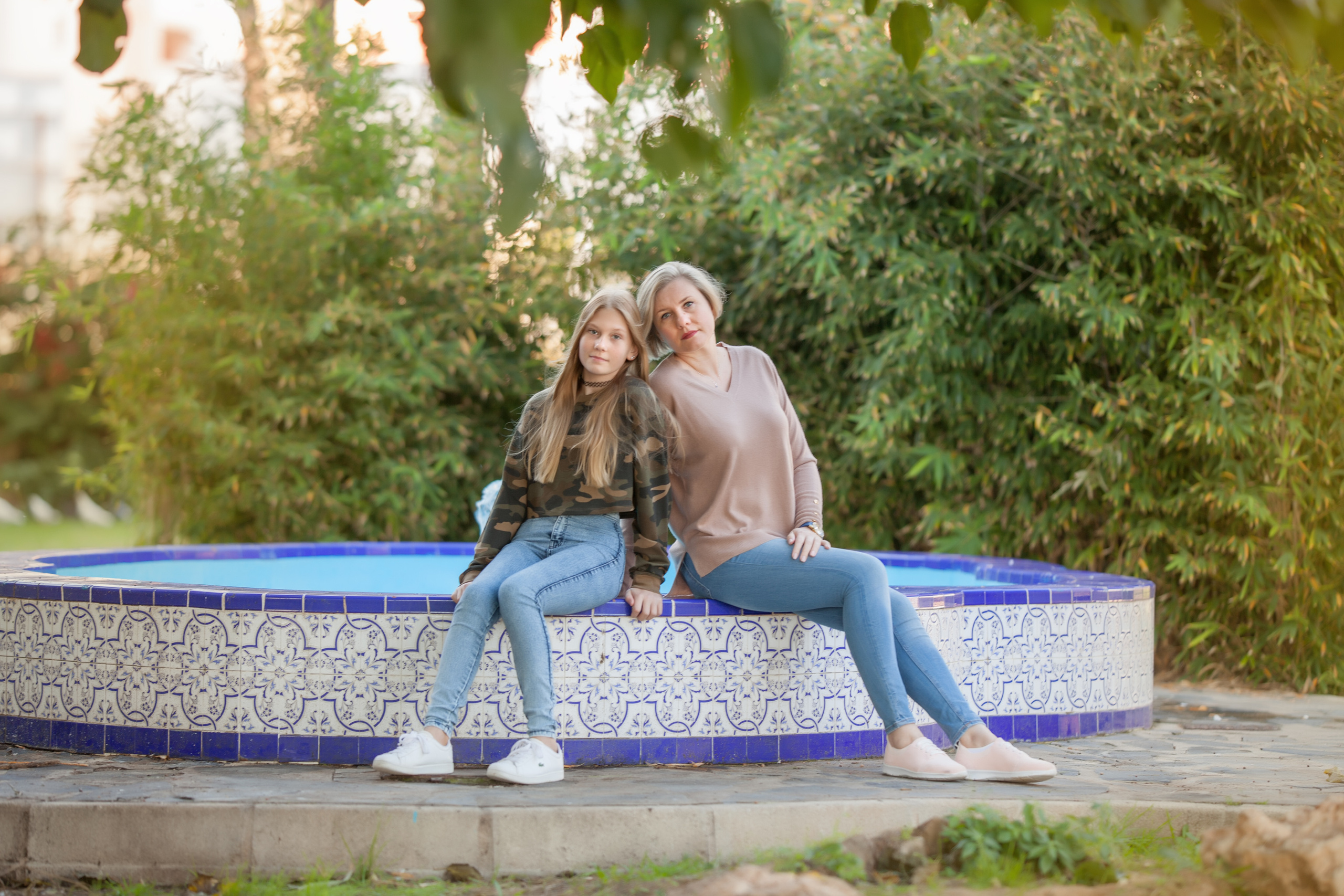 Under palm. Family and real state photographer in Haugesund Dina Vikra