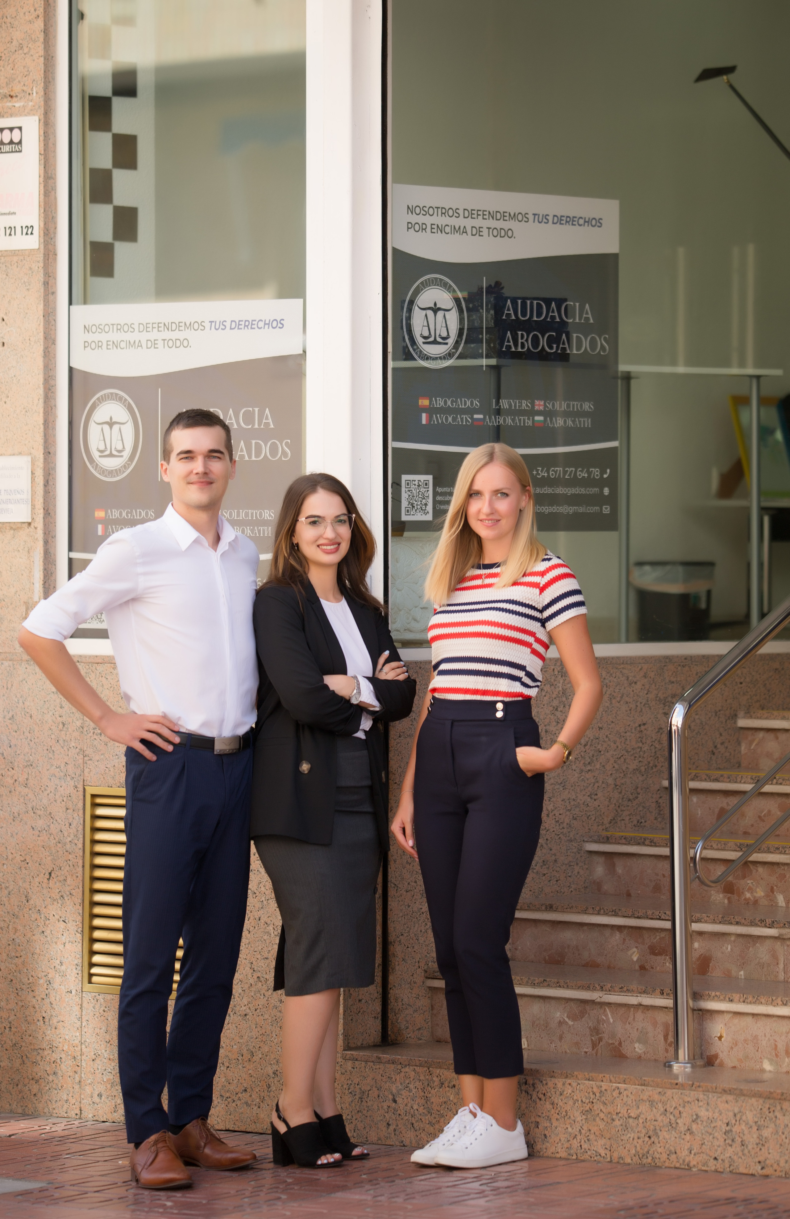 Lawyer. Family and real state photographer in Haugesund Dina Vikra