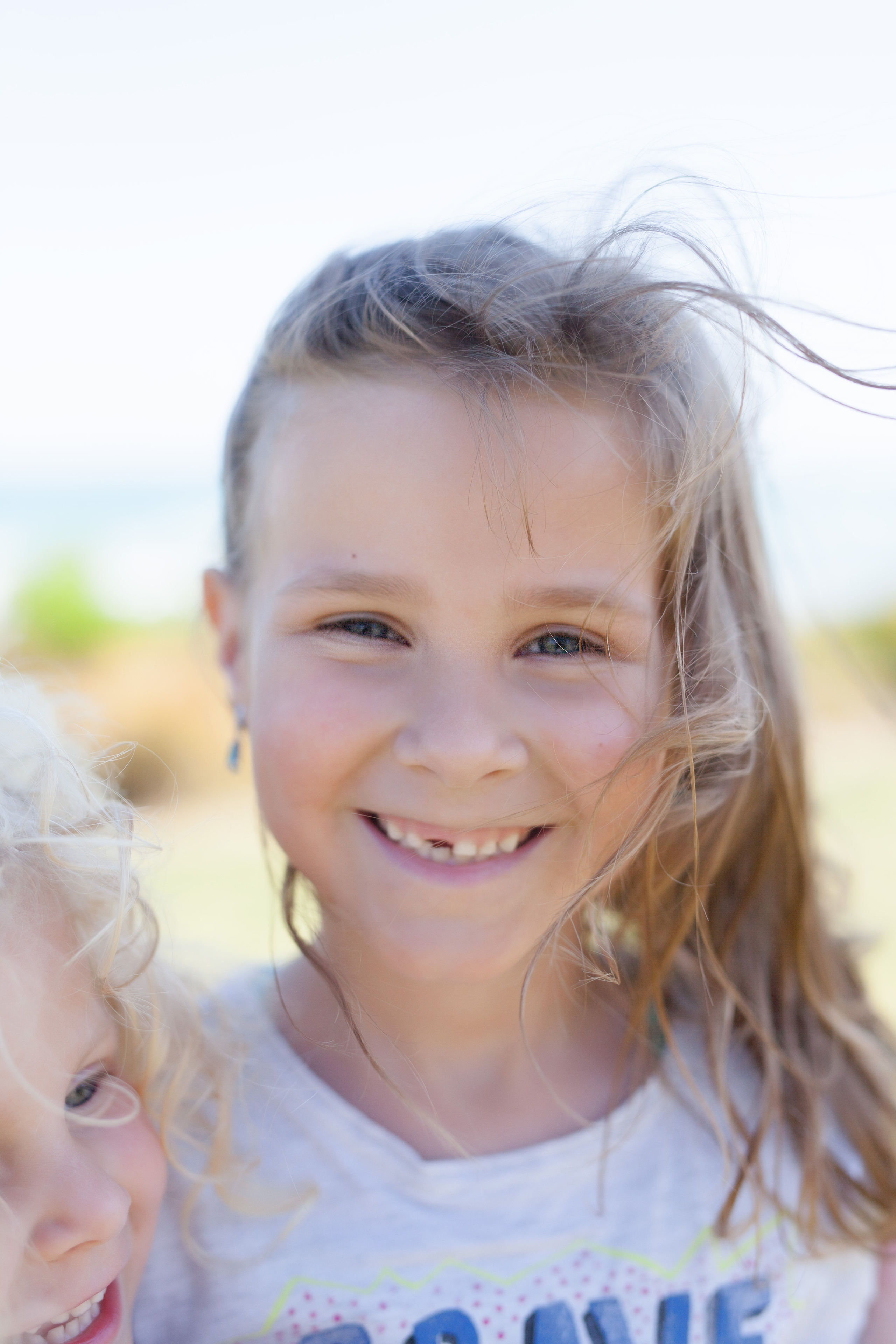 Sisters. Family and real state photographer in Haugesund Dina Vikra