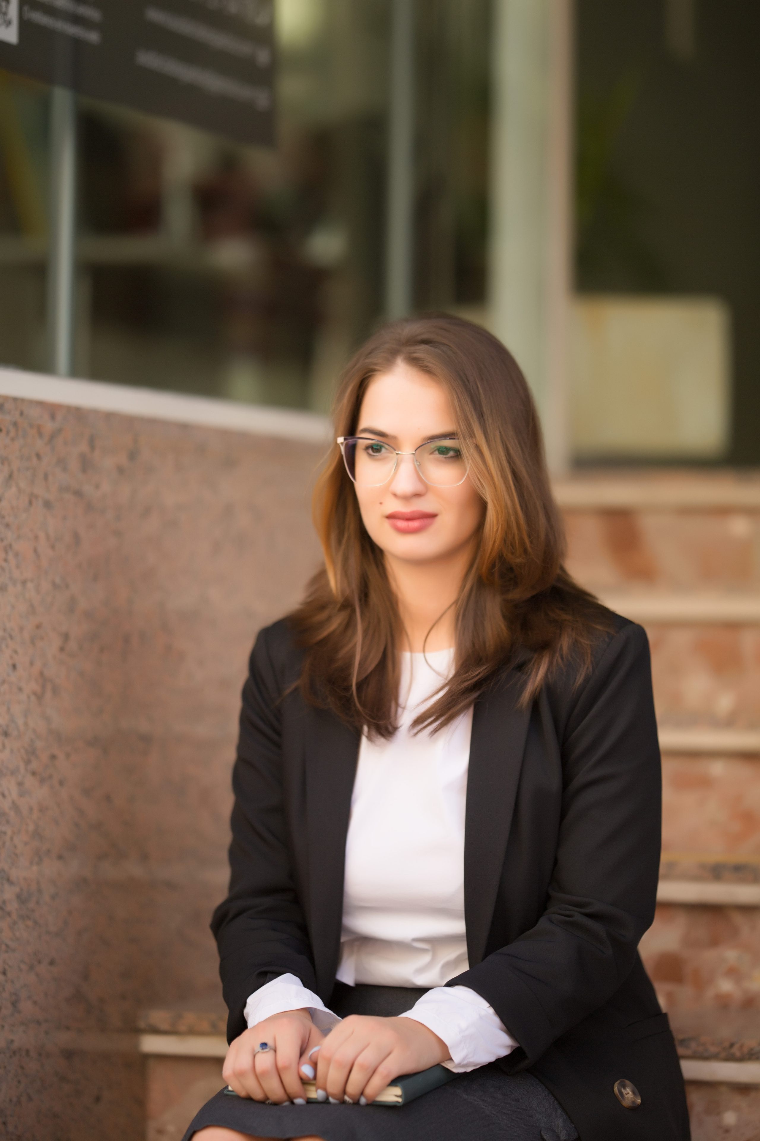 Lawyer. Family and real state photographer in Haugesund Dina Vikra