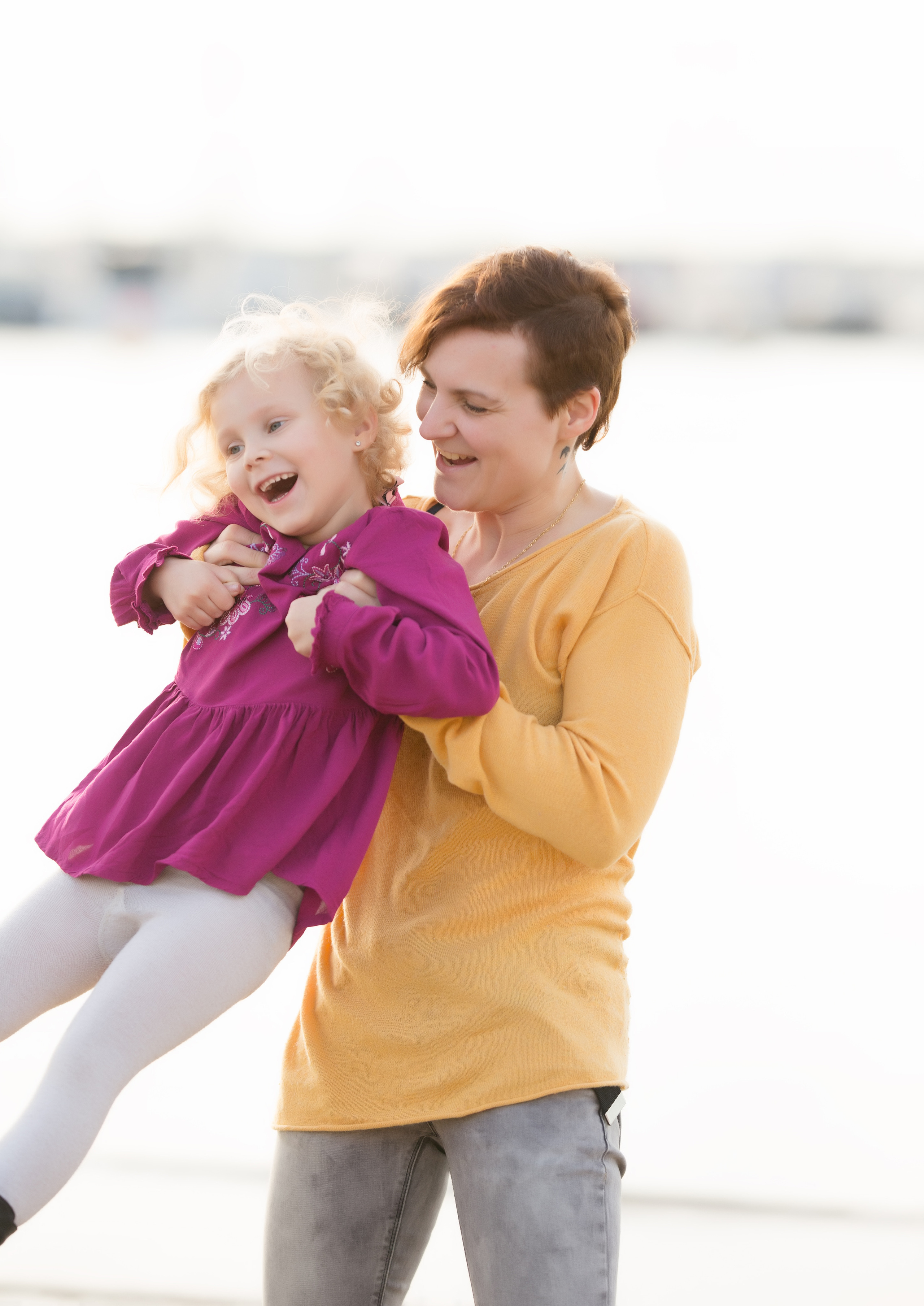 Smile. Family and real state photographer in Haugesund Dina Vikra