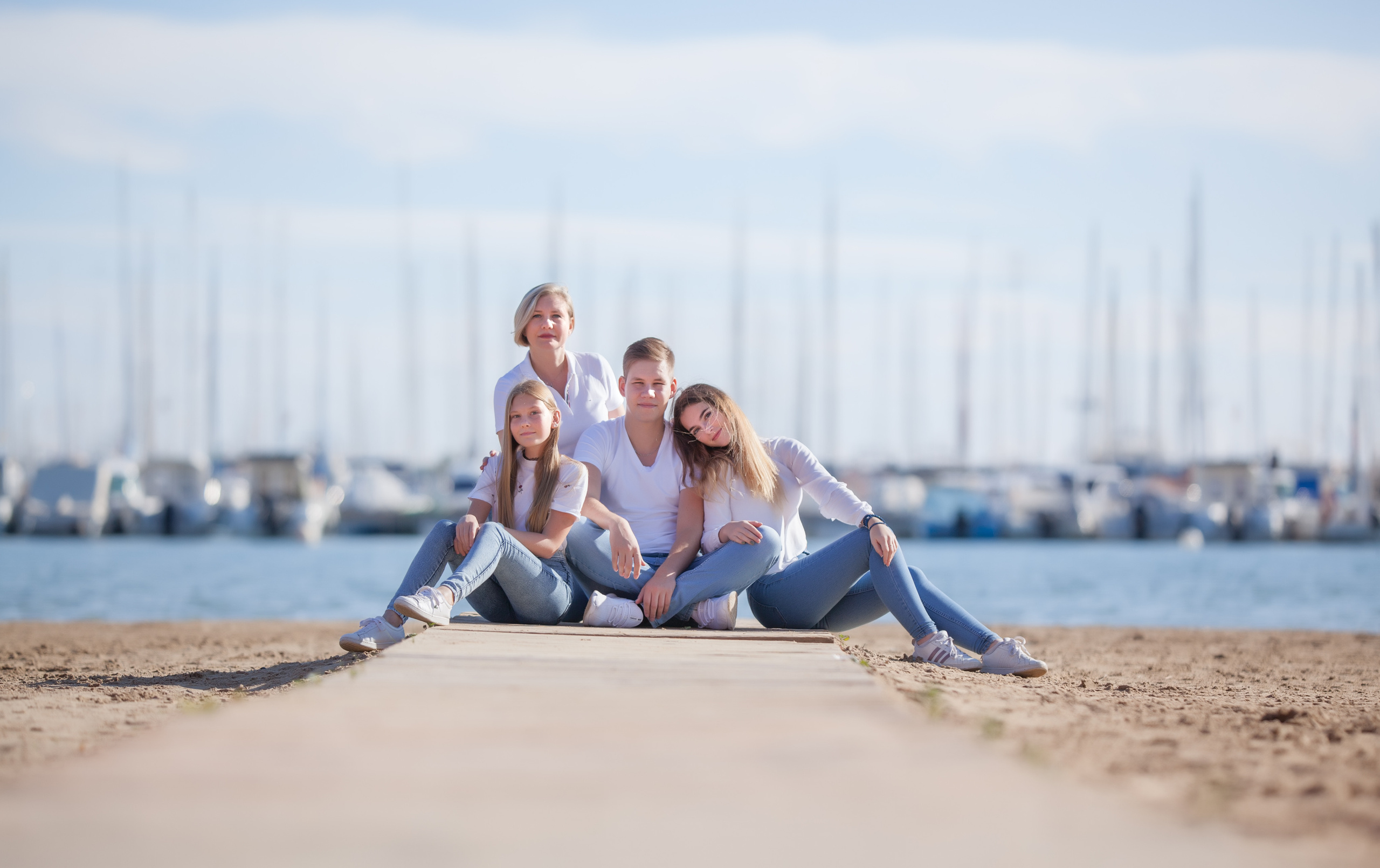 Under palm. Family and real state photographer in Haugesund Dina Vikra