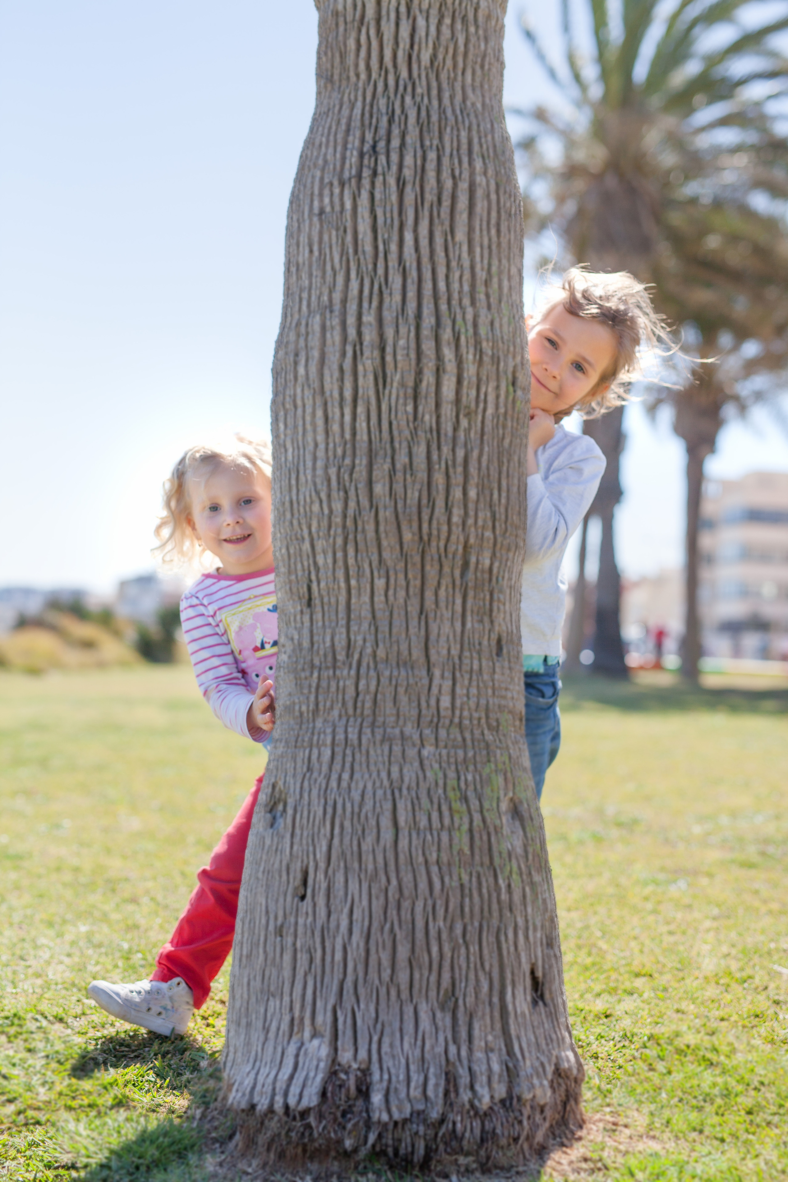 Sisters. Family and real state photographer in Haugesund Dina Vikra