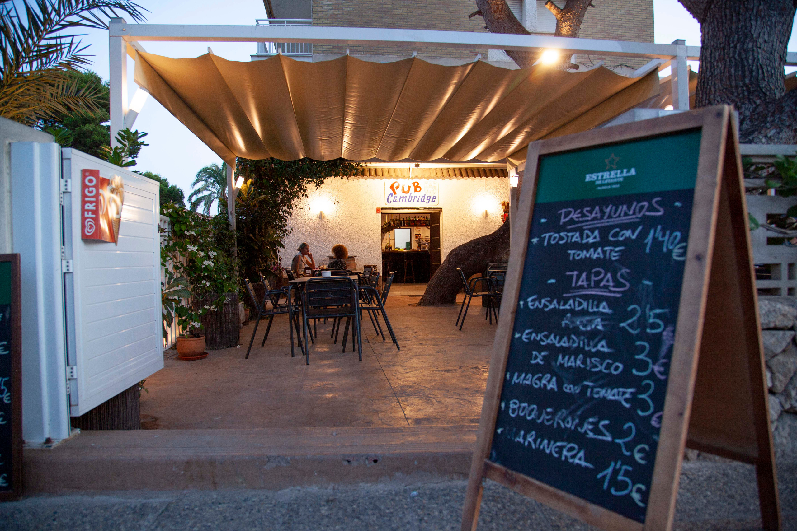Beach bar. Family and real state photographer in Haugesund Dina Vikra
