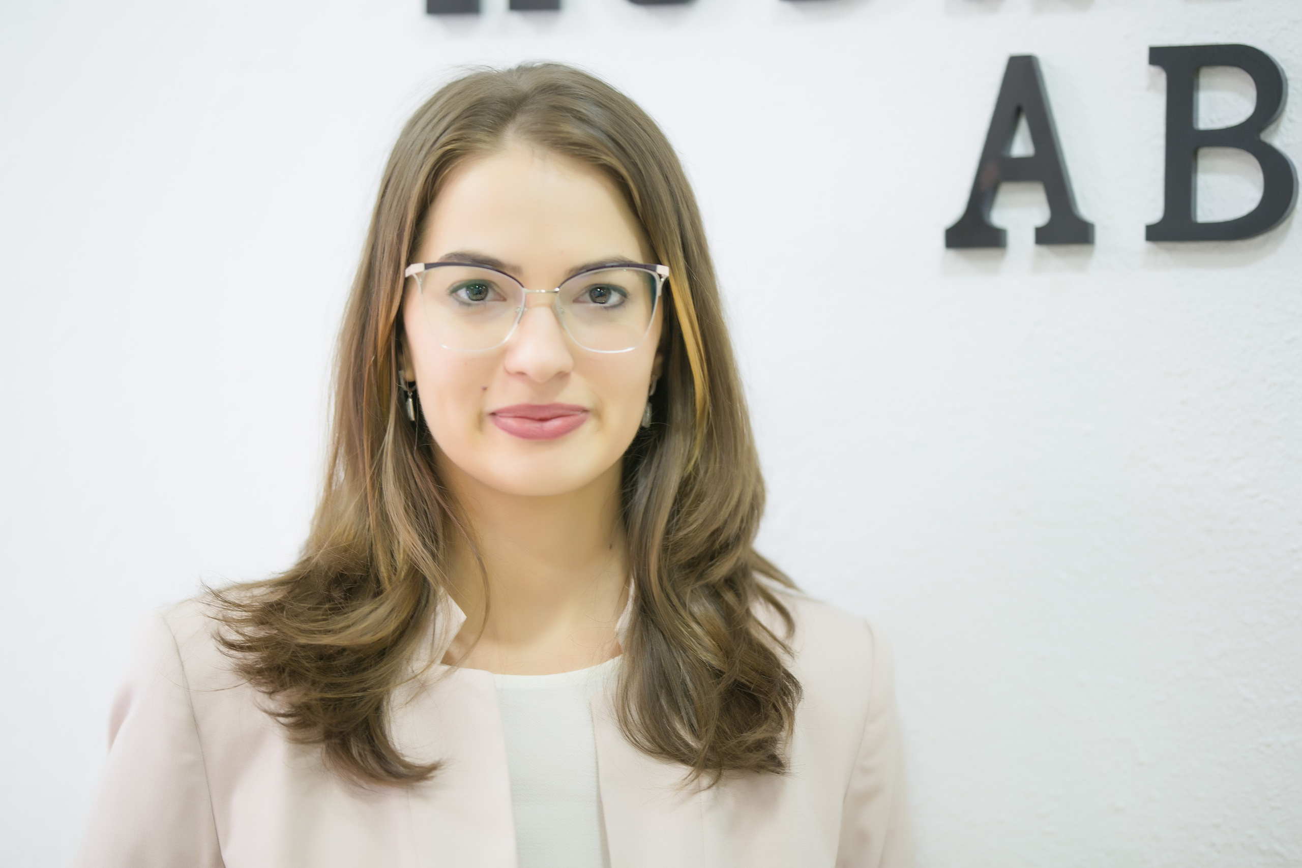 Lawyer. Family and real state photographer in Haugesund Dina Vikra