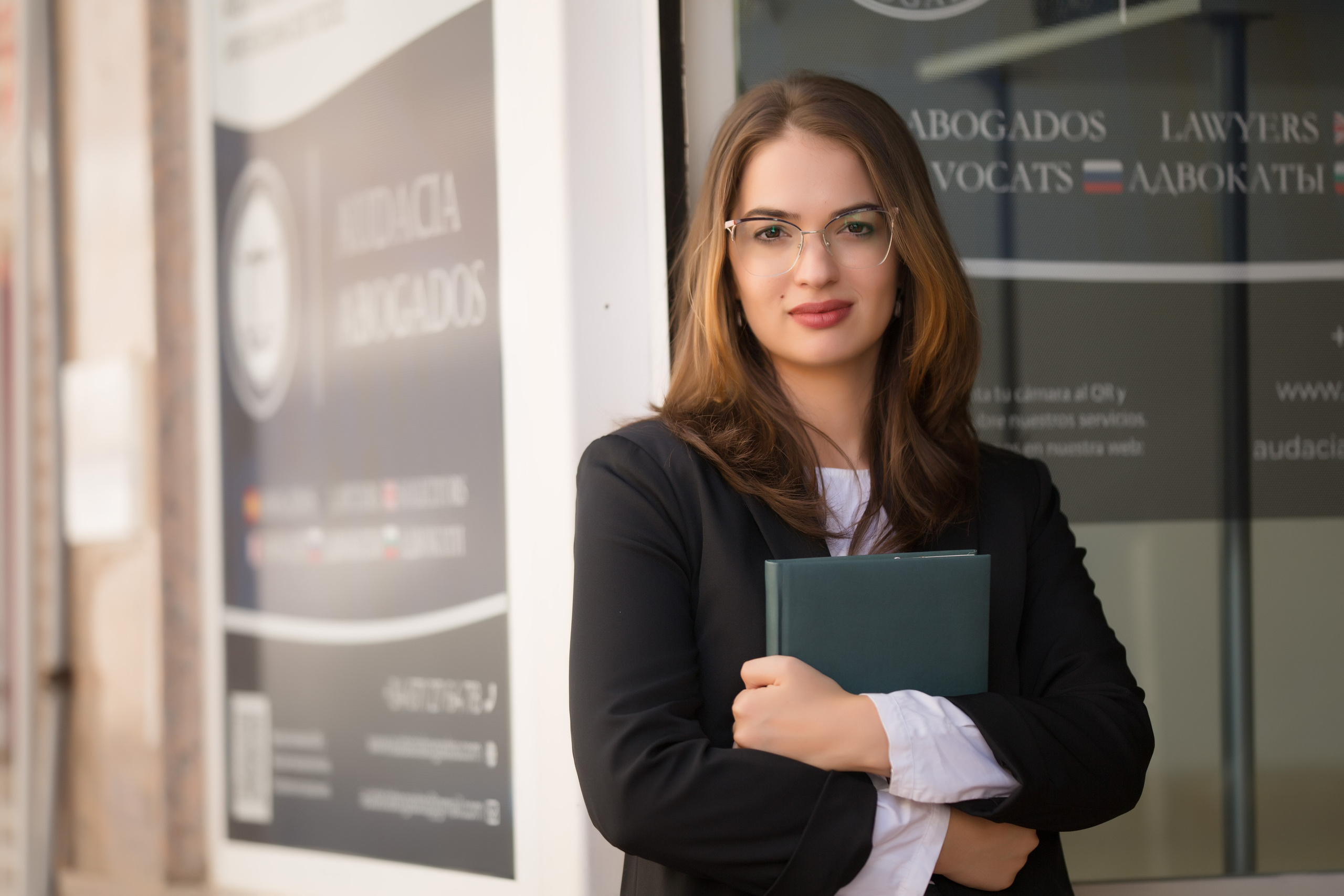 Lawyer. Family and real state photographer in Haugesund Dina Vikra