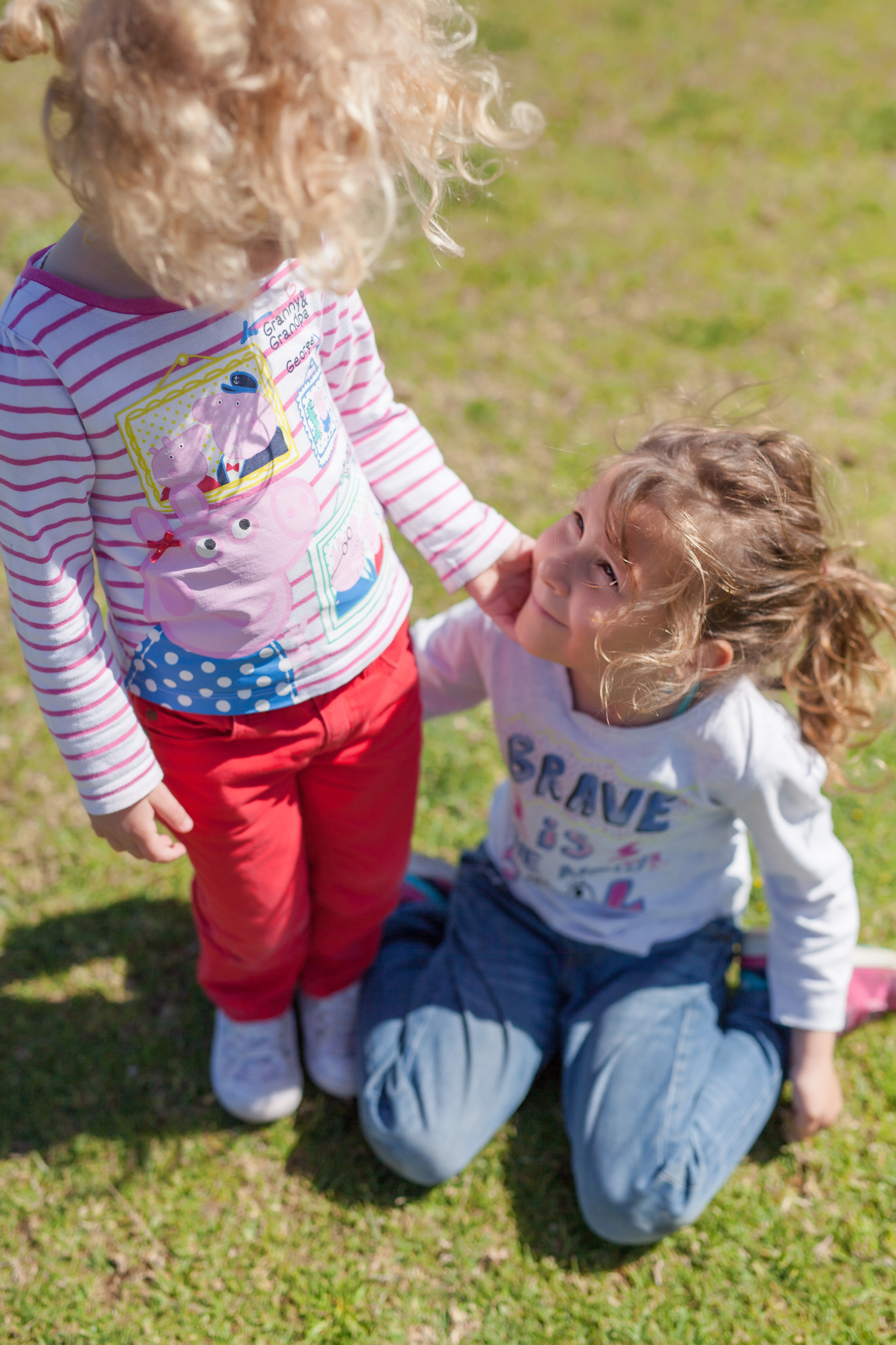 Sisters. Family and real state photographer in Haugesund Dina Vikra