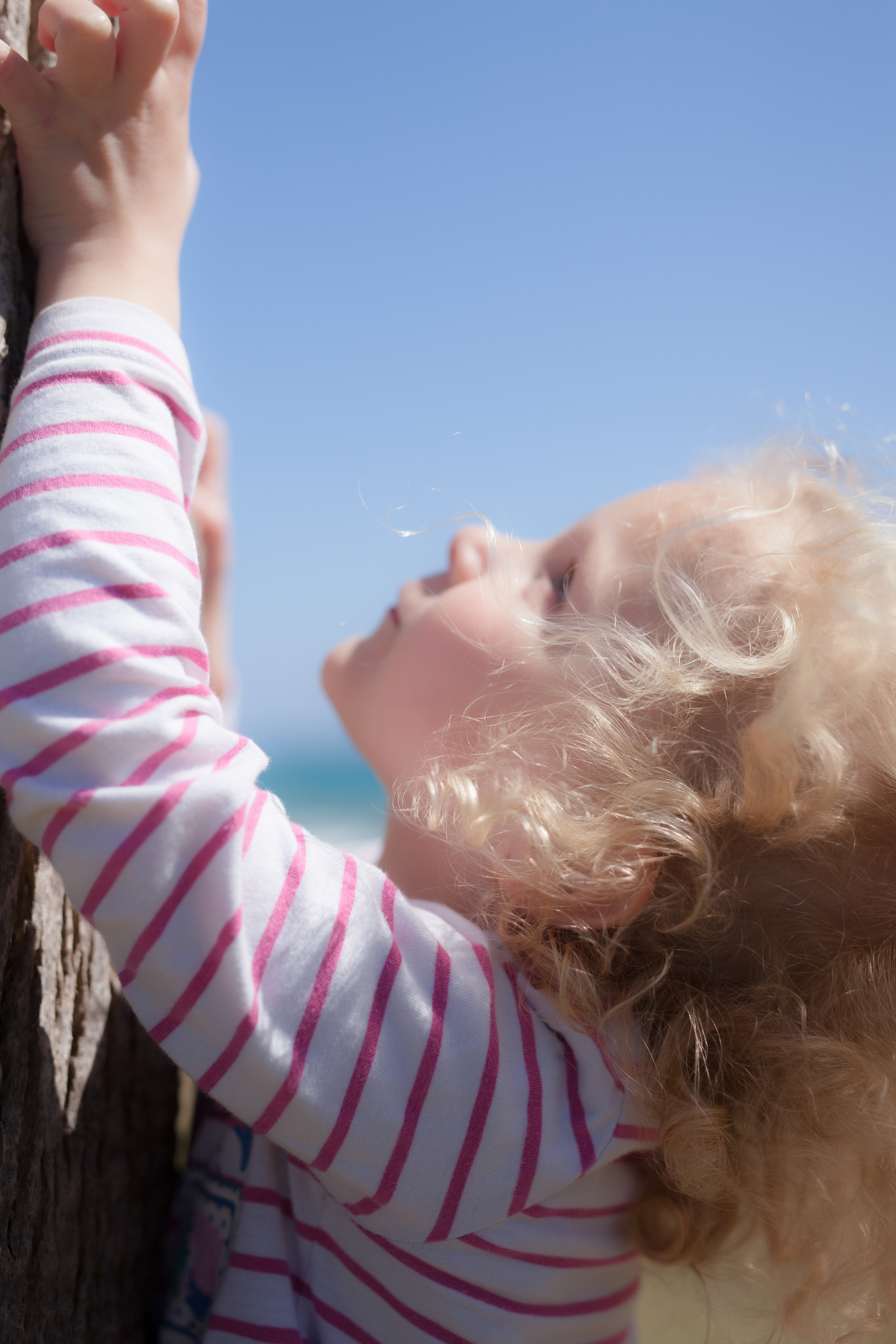 Sisters. Family and real state photographer in Haugesund Dina Vikra