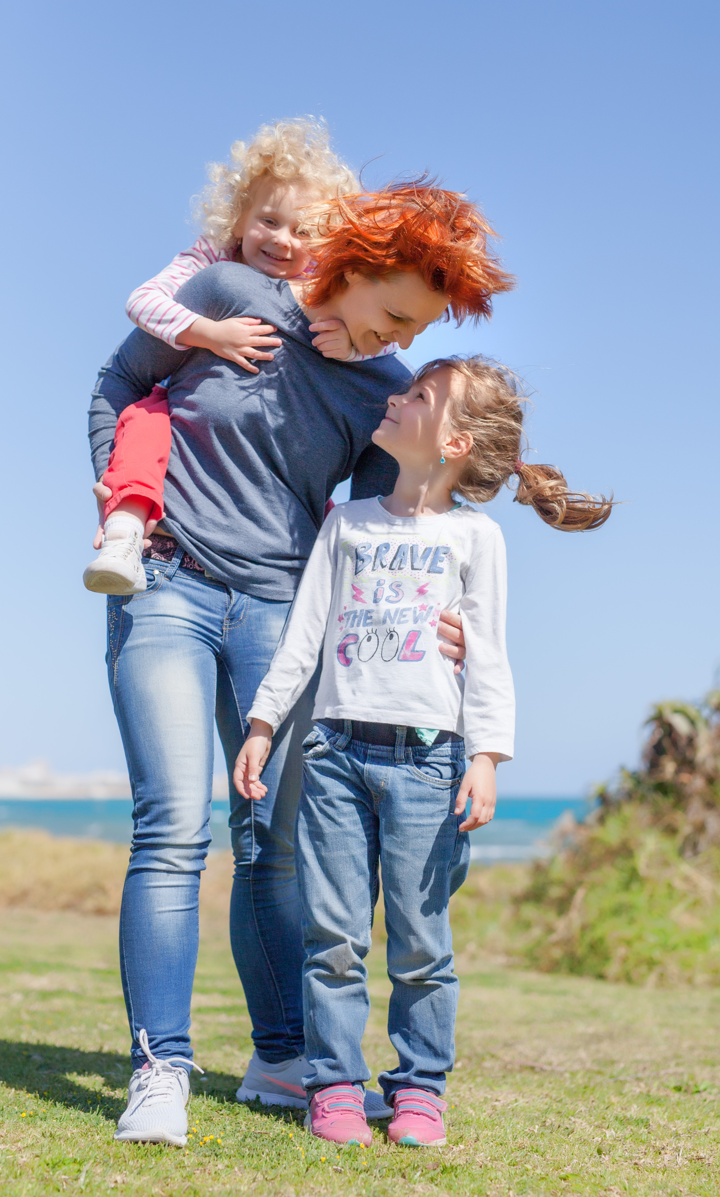 Sisters. Family and real state photographer in Haugesund Dina Vikra