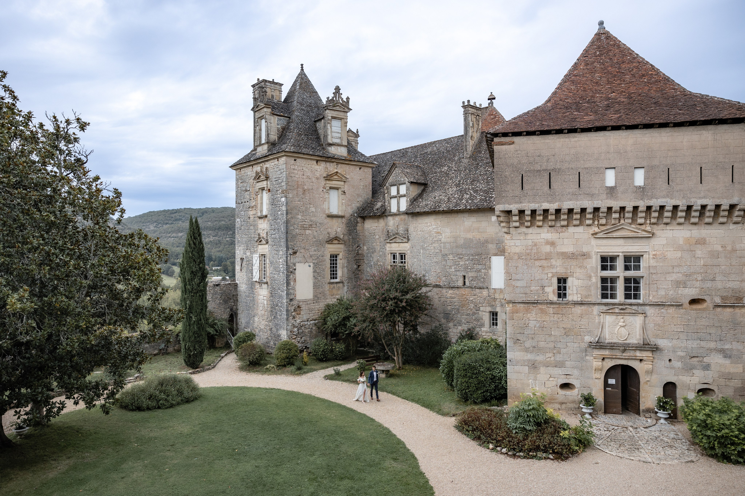 Mariage au château français. Elopement au Château de Cénevières. Eugénie Smirnova — Photographe à Toulouse et dans le Sud-Ouest