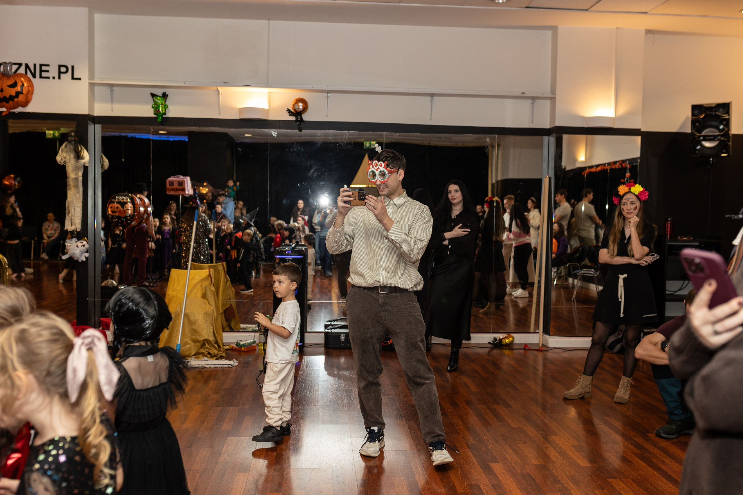 Leo dance studio Helloween 2025. Семейный и детский фотограф в Варшаве Мила Бобровская