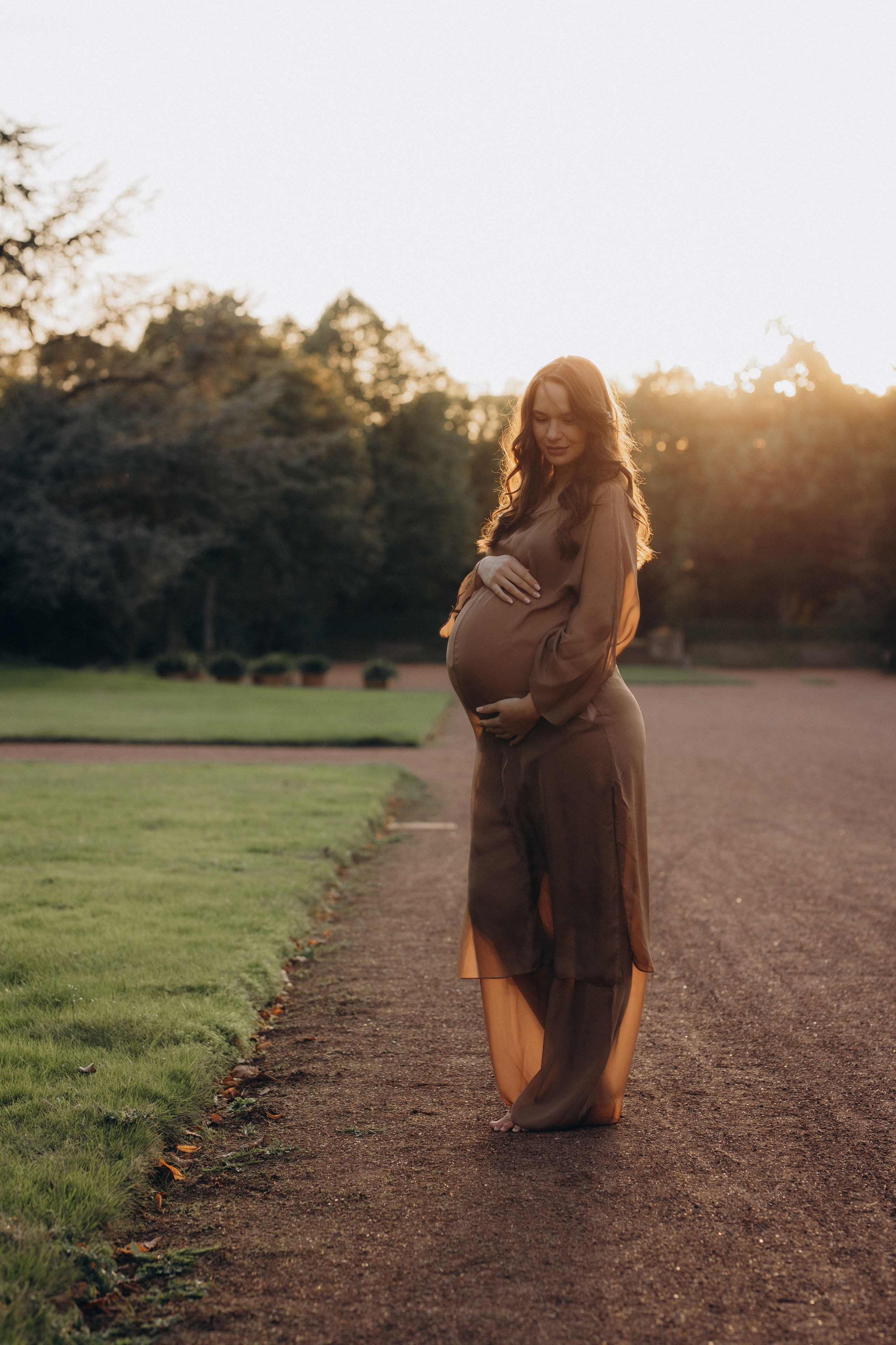 Babybauch beim Sonnenuntergang. Familien & Hochzeitfotografin Nadja Holzmann