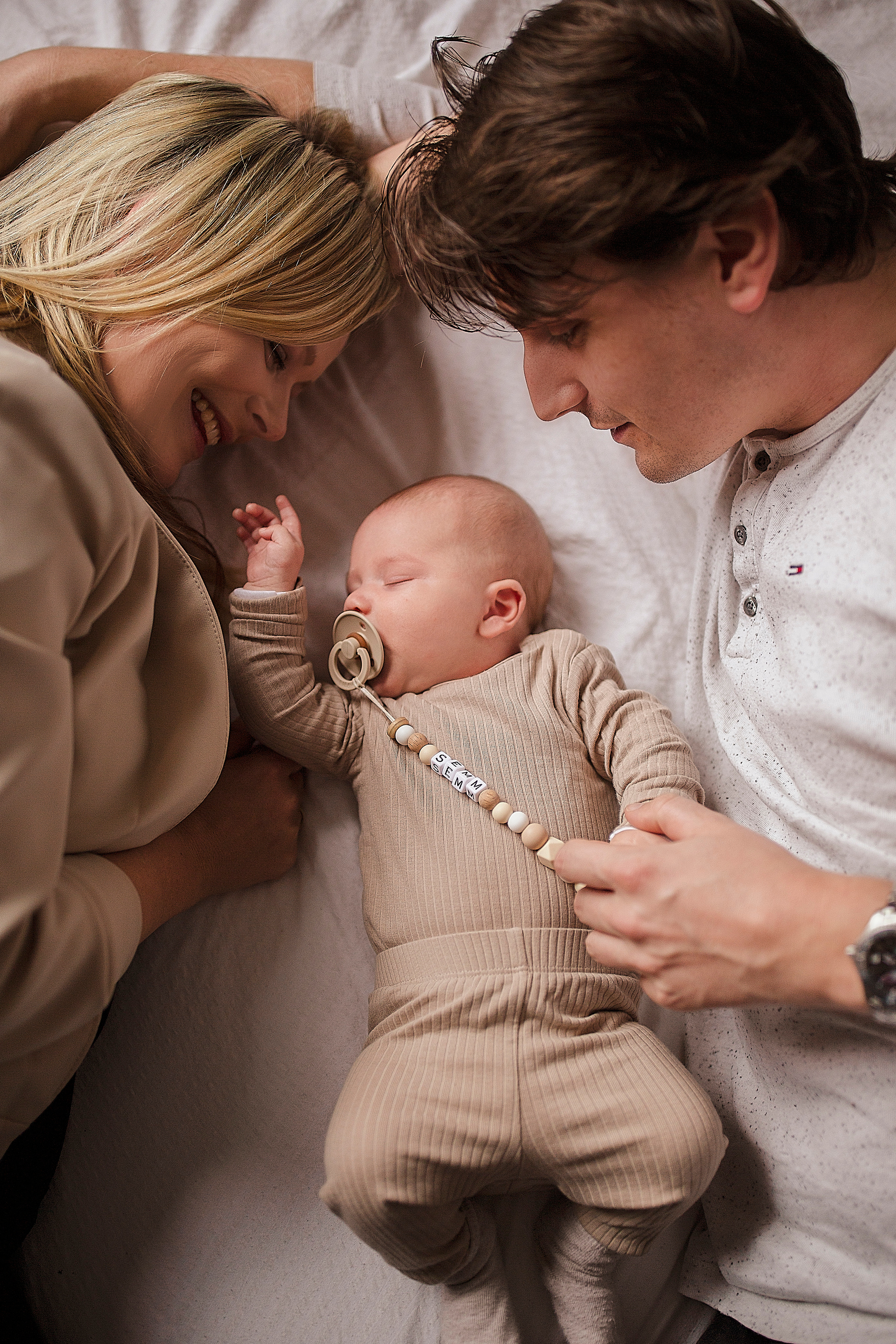 Lifestyle newbornshoot. Fotograaf Irina Hoek